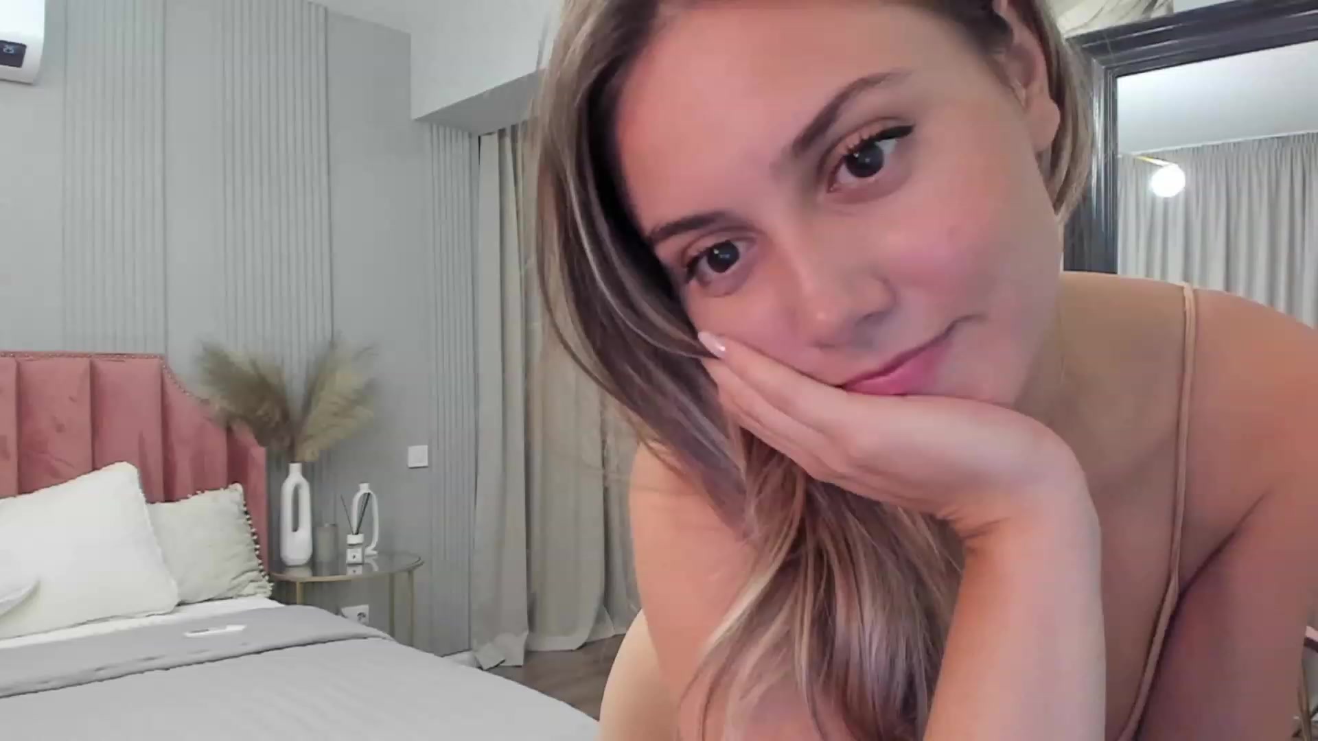 Gallery image thumbnail from NellieCutest's myfreecams stream on, 10/05/2023, 19:50 image 11 of 20