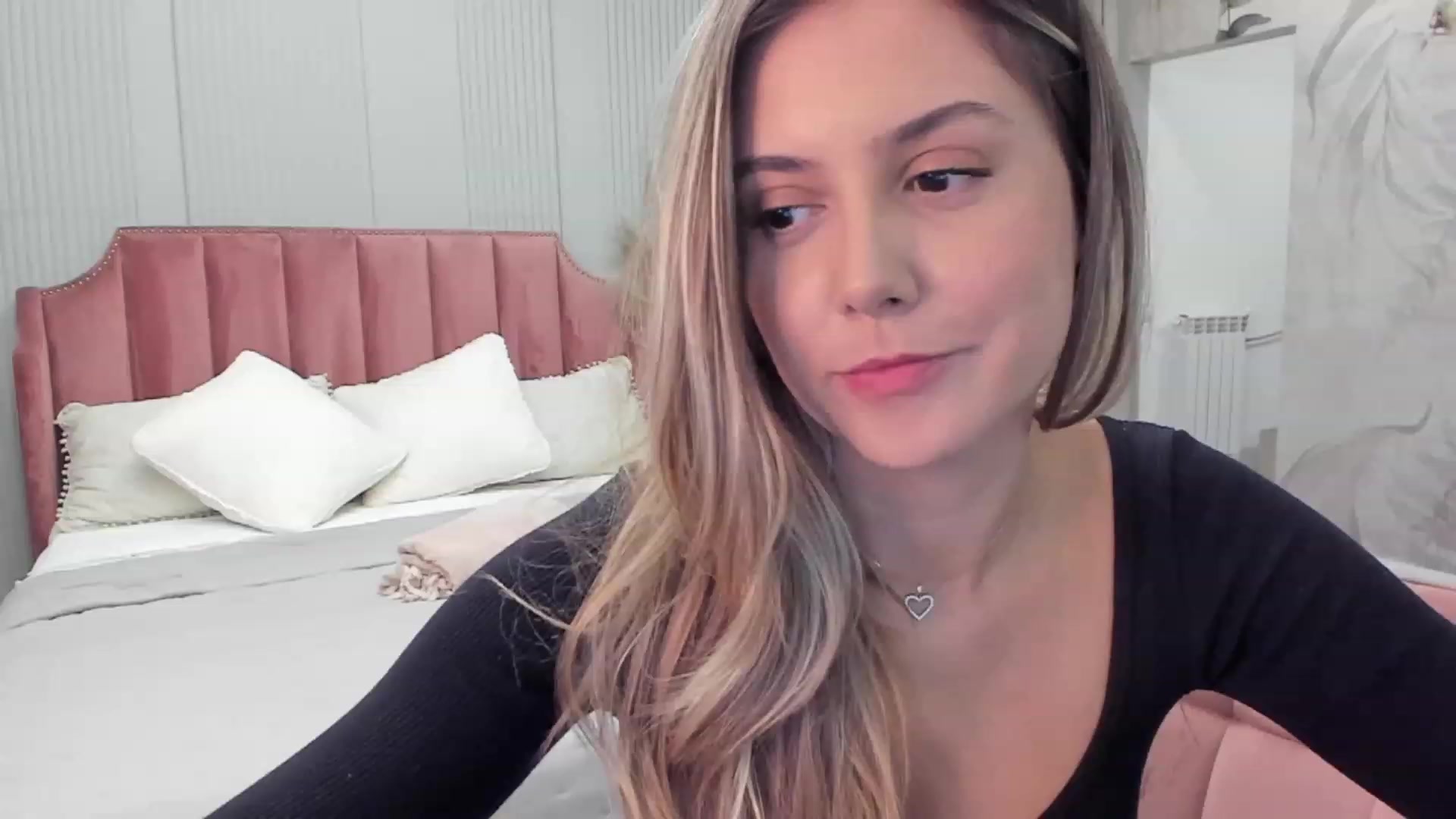 Gallery image thumbnail from NellieCutest's myfreecams stream on, 10/07/2023, 22:11 image 2 of 20
