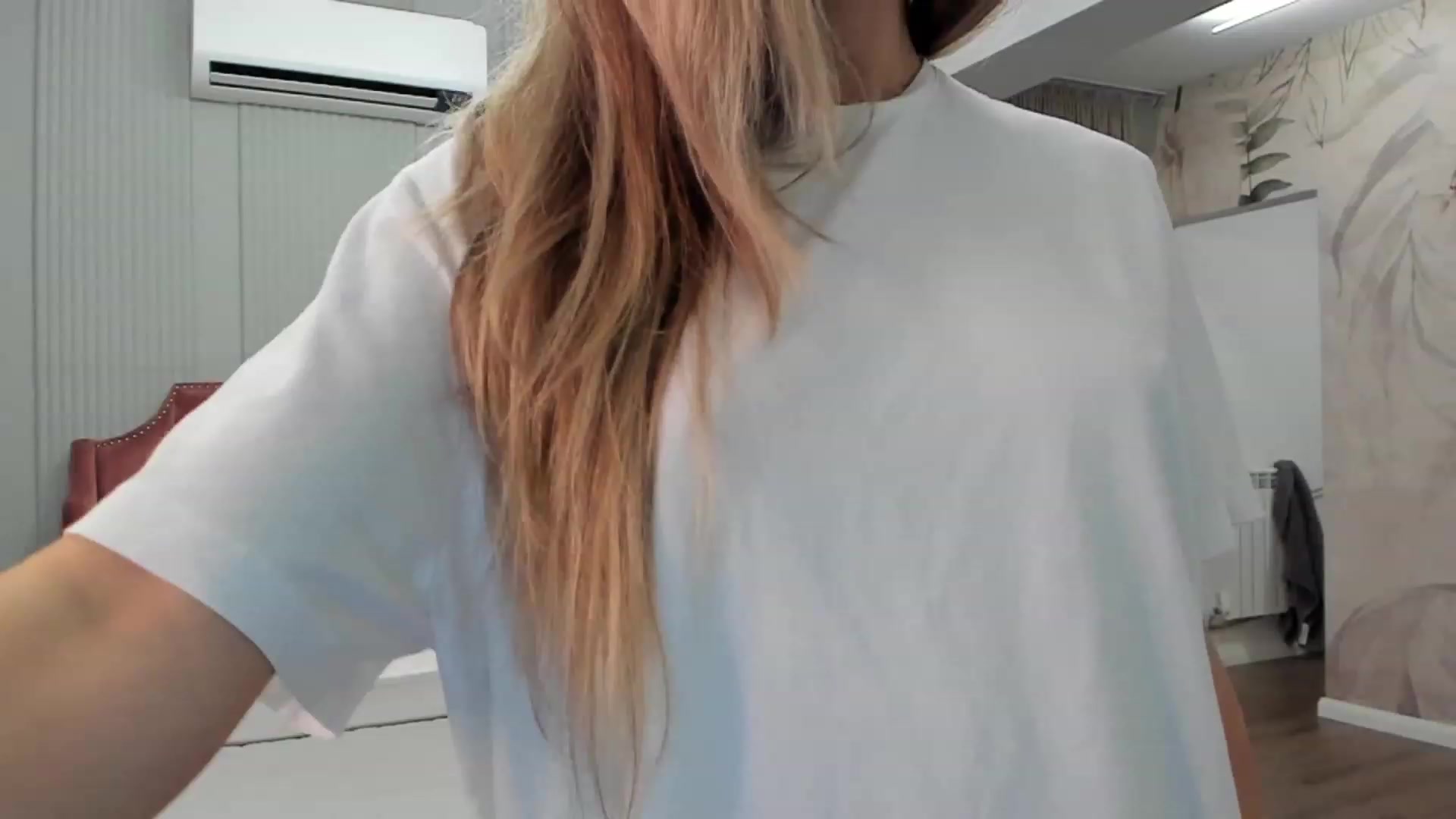 Gallery image thumbnail from NellieCutest's myfreecams stream on, 10/08/2023, 21:08 image 6 of 20
