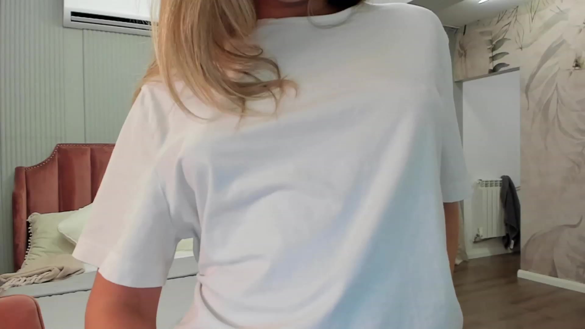 Gallery image thumbnail from NellieCutest's myfreecams stream on, 10/08/2023, 21:08 image 8 of 20