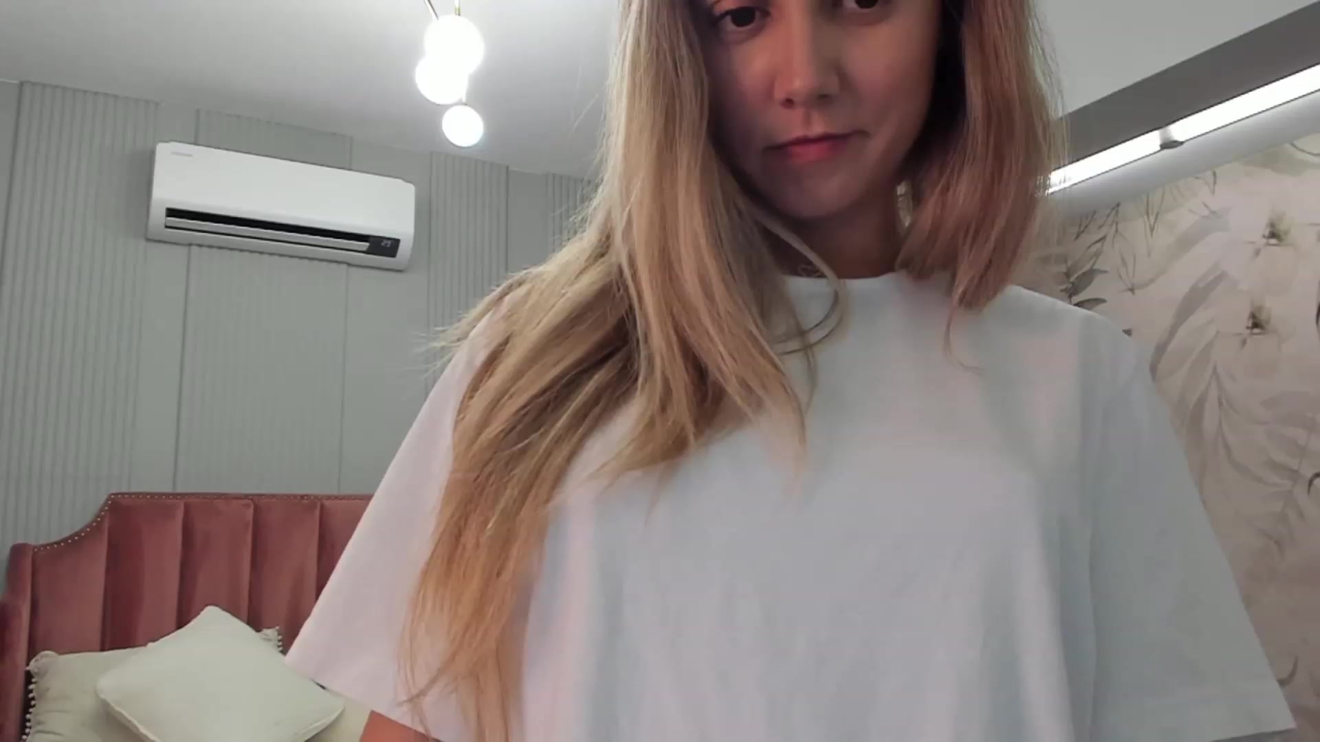 Gallery image thumbnail from NellieCutest's myfreecams stream on, 10/08/2023, 21:08 image 7 of 20