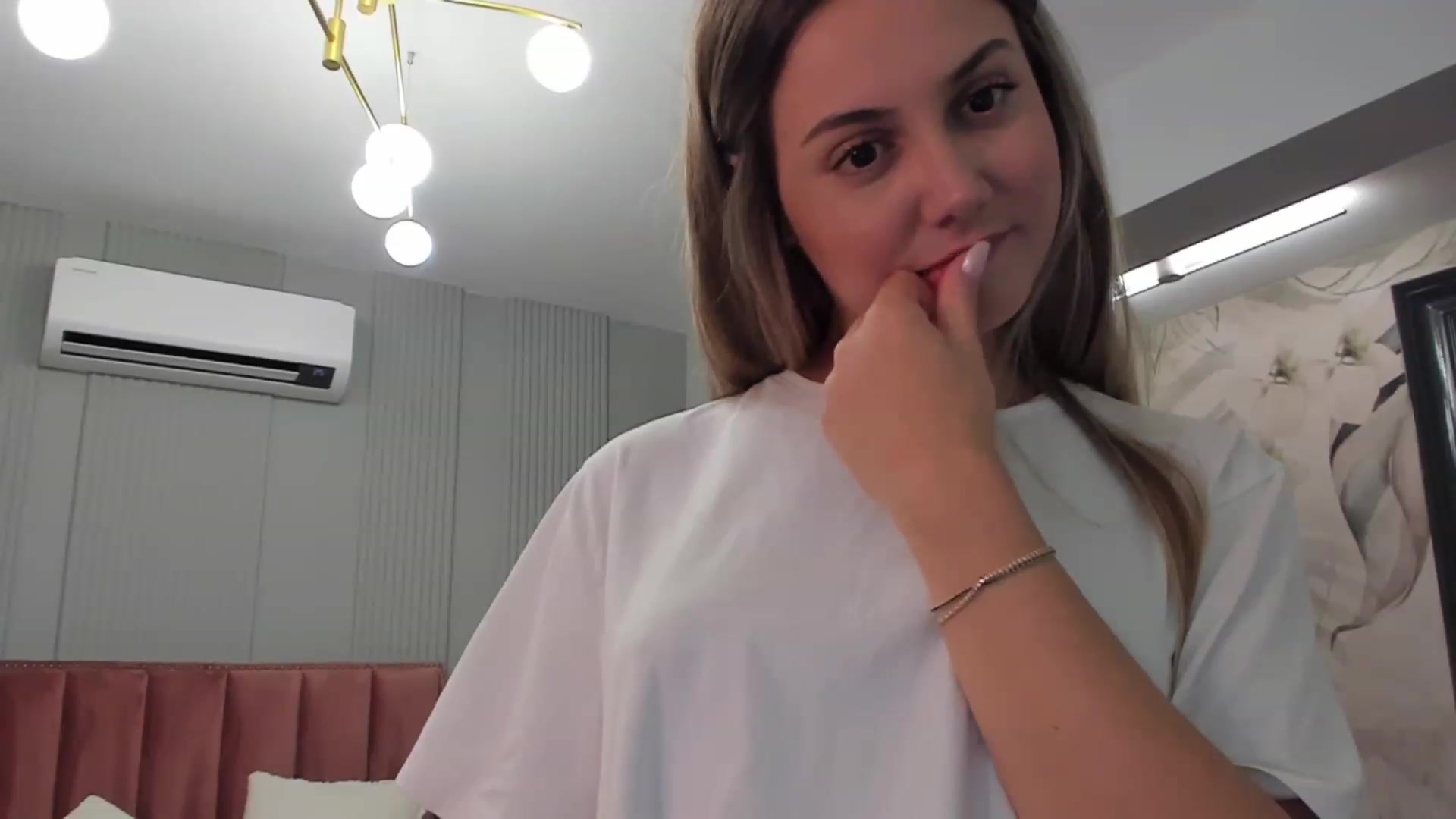 Gallery image thumbnail from NellieCutest's myfreecams stream on, 10/08/2023, 21:08 image 16 of 20