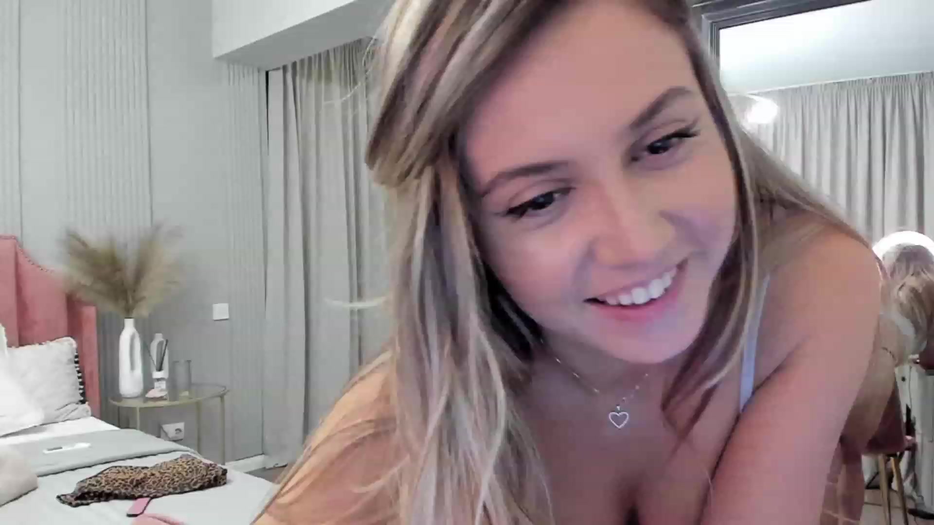 Gallery image thumbnail from NellieCutest's myfreecams stream on, 10/13/2023, 21:04 image 7 of 20