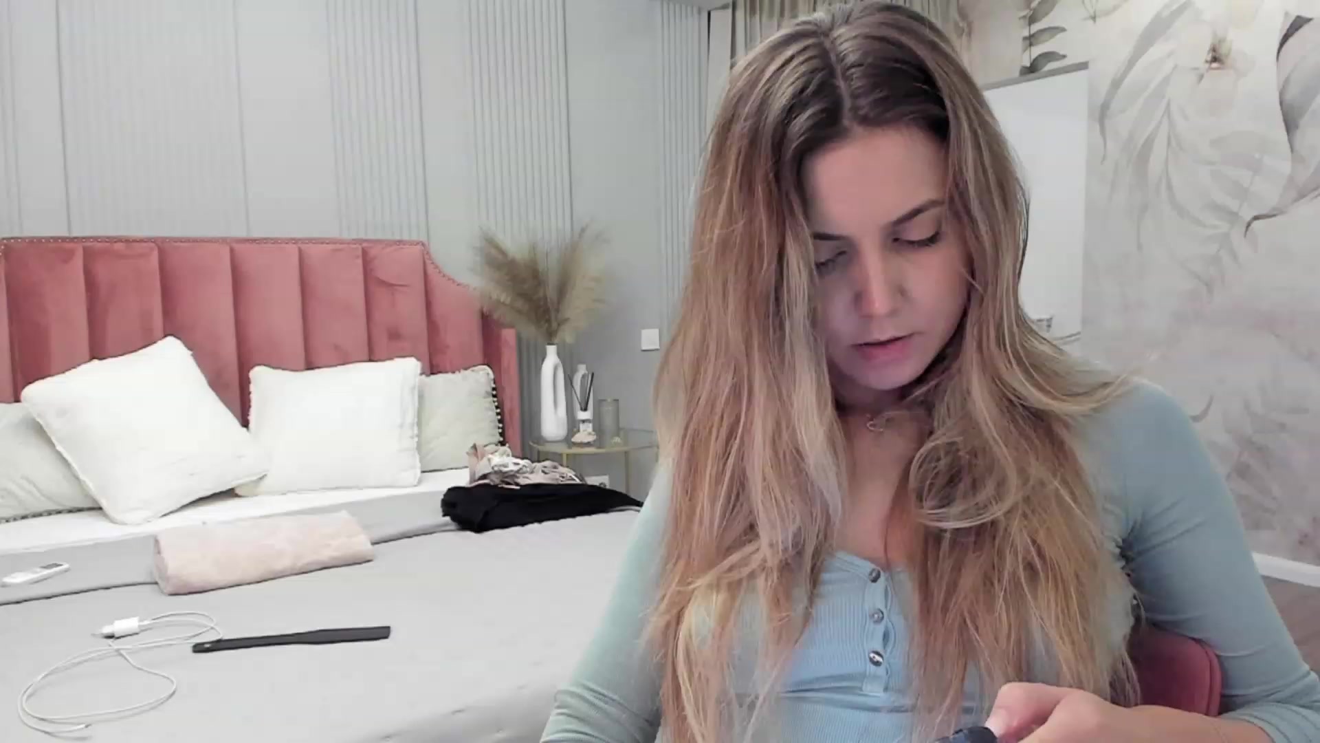 Gallery image thumbnail from NellieCutest's myfreecams stream on, 10/15/2023, 19:58 image 5 of 20