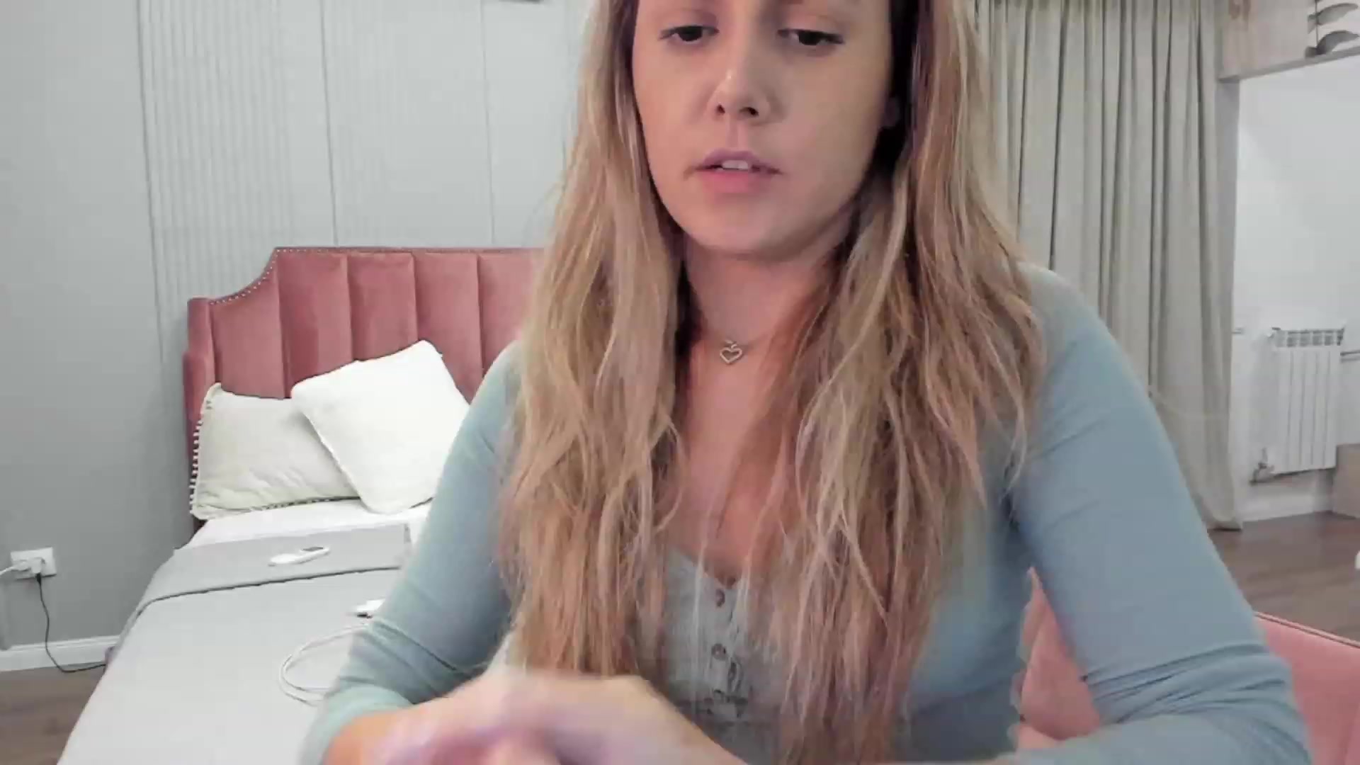Gallery image thumbnail from NellieCutest's myfreecams stream on, 10/15/2023, 19:58 image 6 of 20