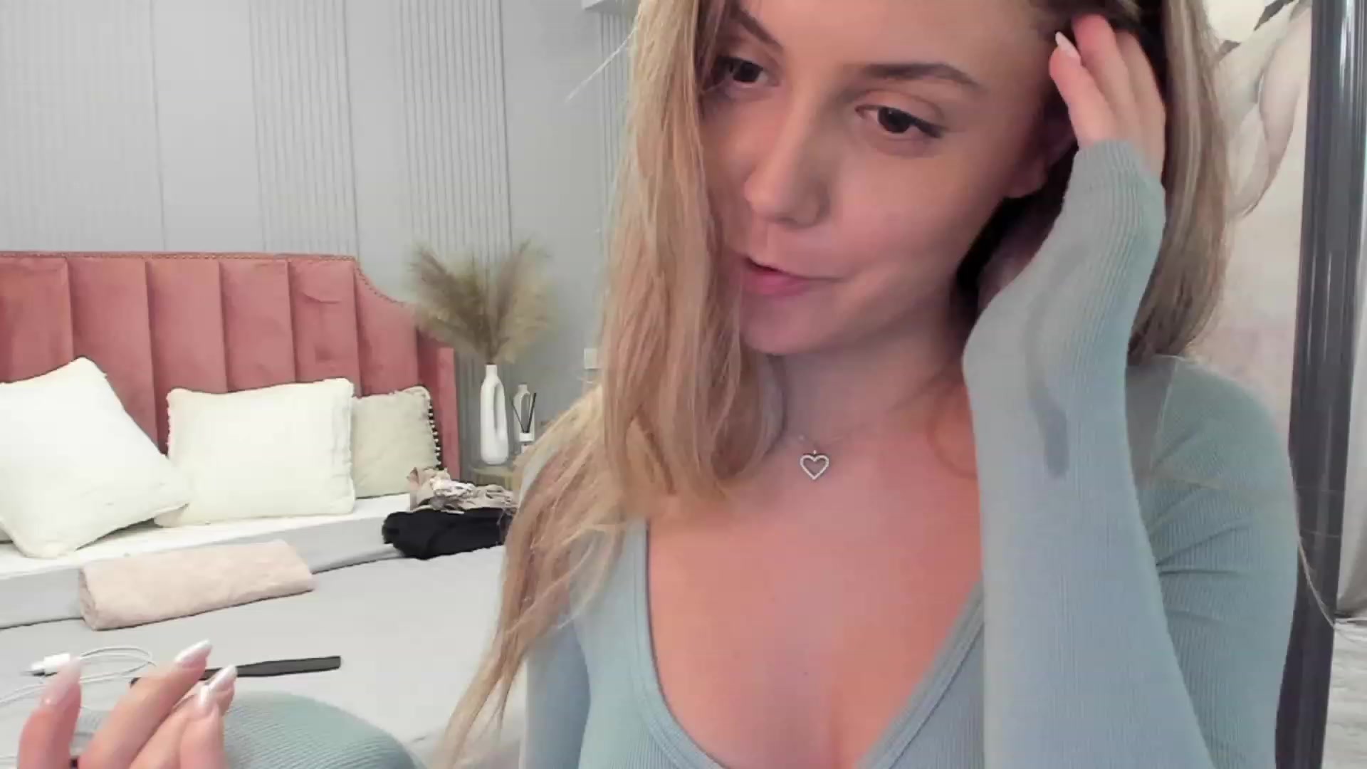 Gallery image thumbnail from NellieCutest's myfreecams stream on, 10/15/2023, 19:58 image 7 of 20