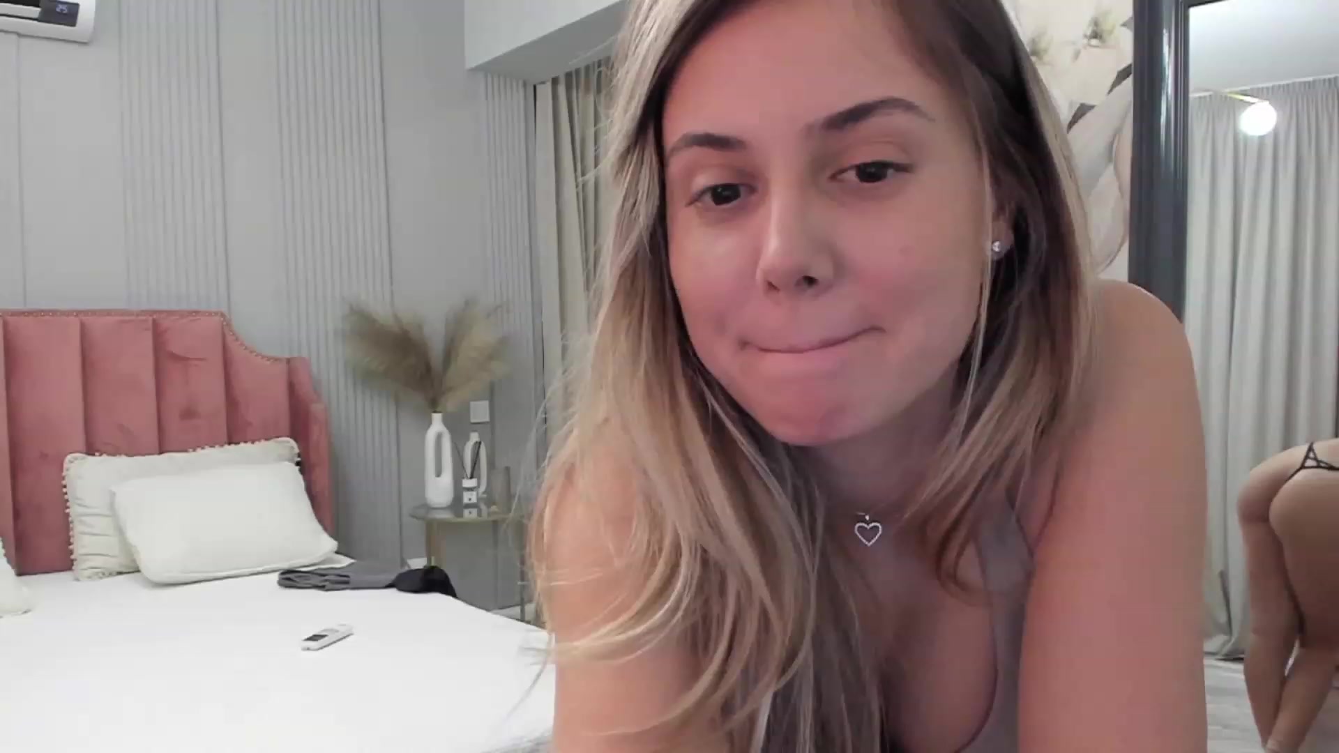Gallery image thumbnail from NellieCutest's myfreecams stream on, 10/19/2023, 22:06 image 11 of 20