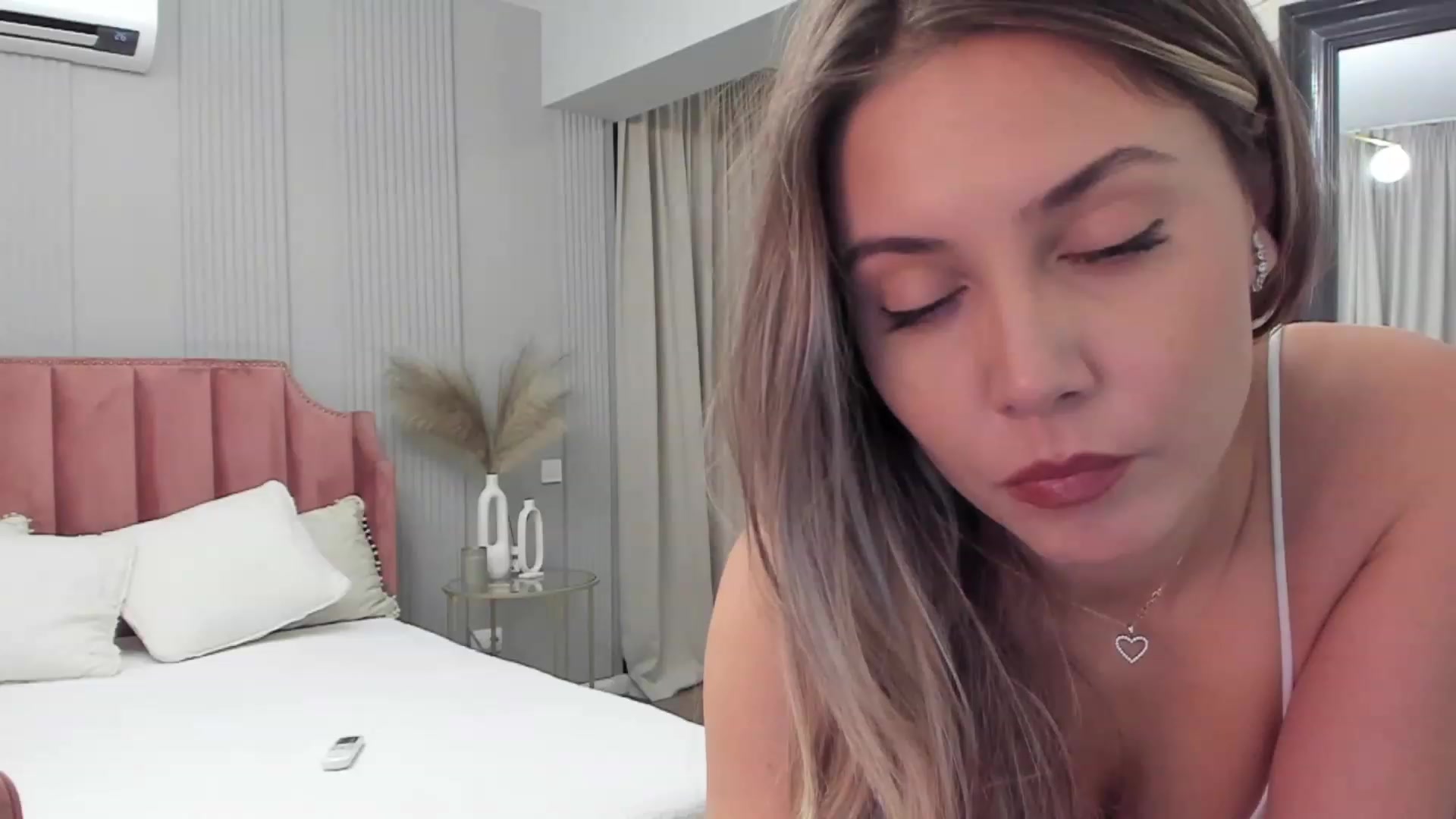 Gallery image thumbnail from NellieCutest's myfreecams stream on, 10/20/2023, 20:41 image 3 of 20