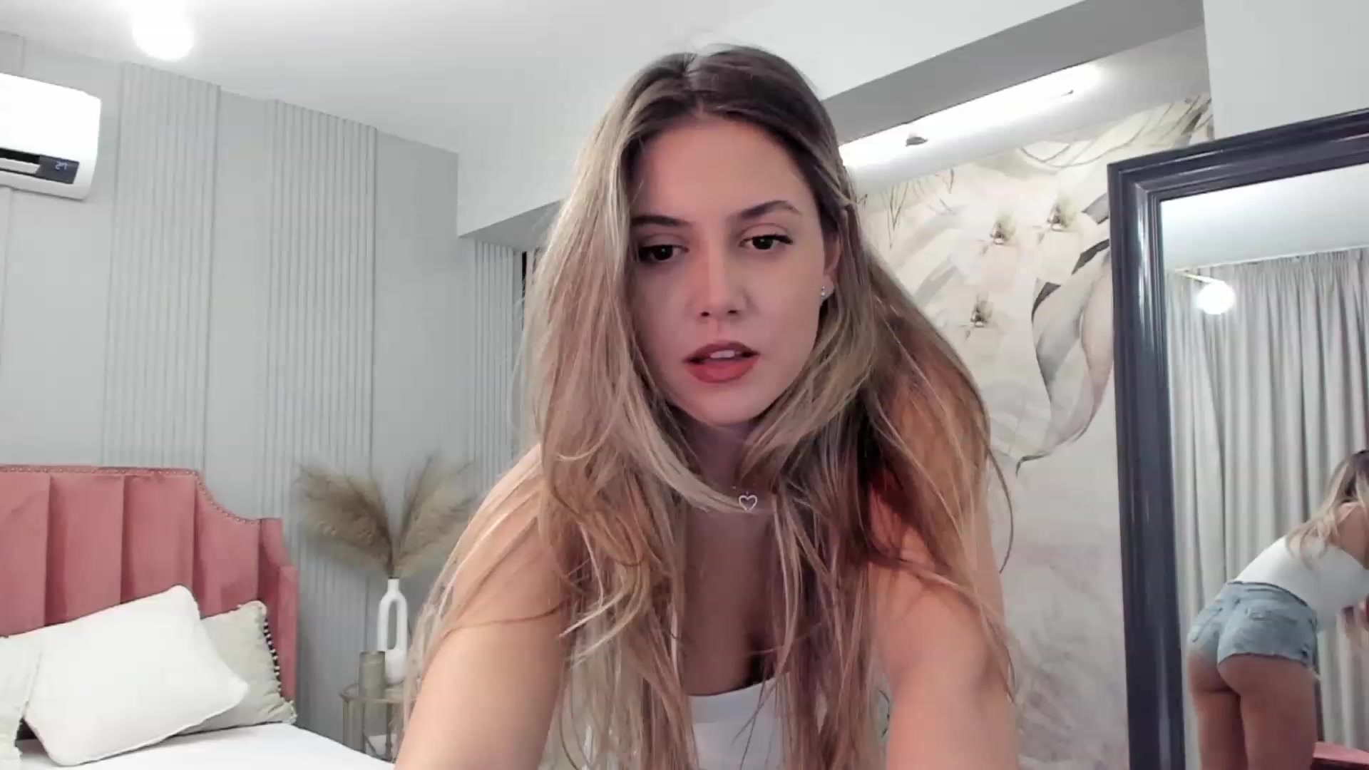 Gallery image thumbnail from NellieCutest's myfreecams stream on, 10/20/2023, 20:41 image 9 of 20