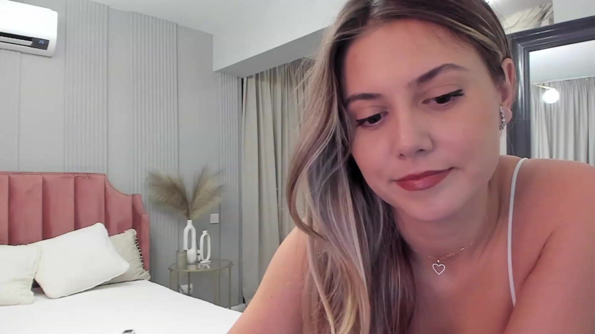 Gallery image thumbnail from NellieCutest's myfreecams stream on, 10/20/2023, 20:41 image 5 of 20