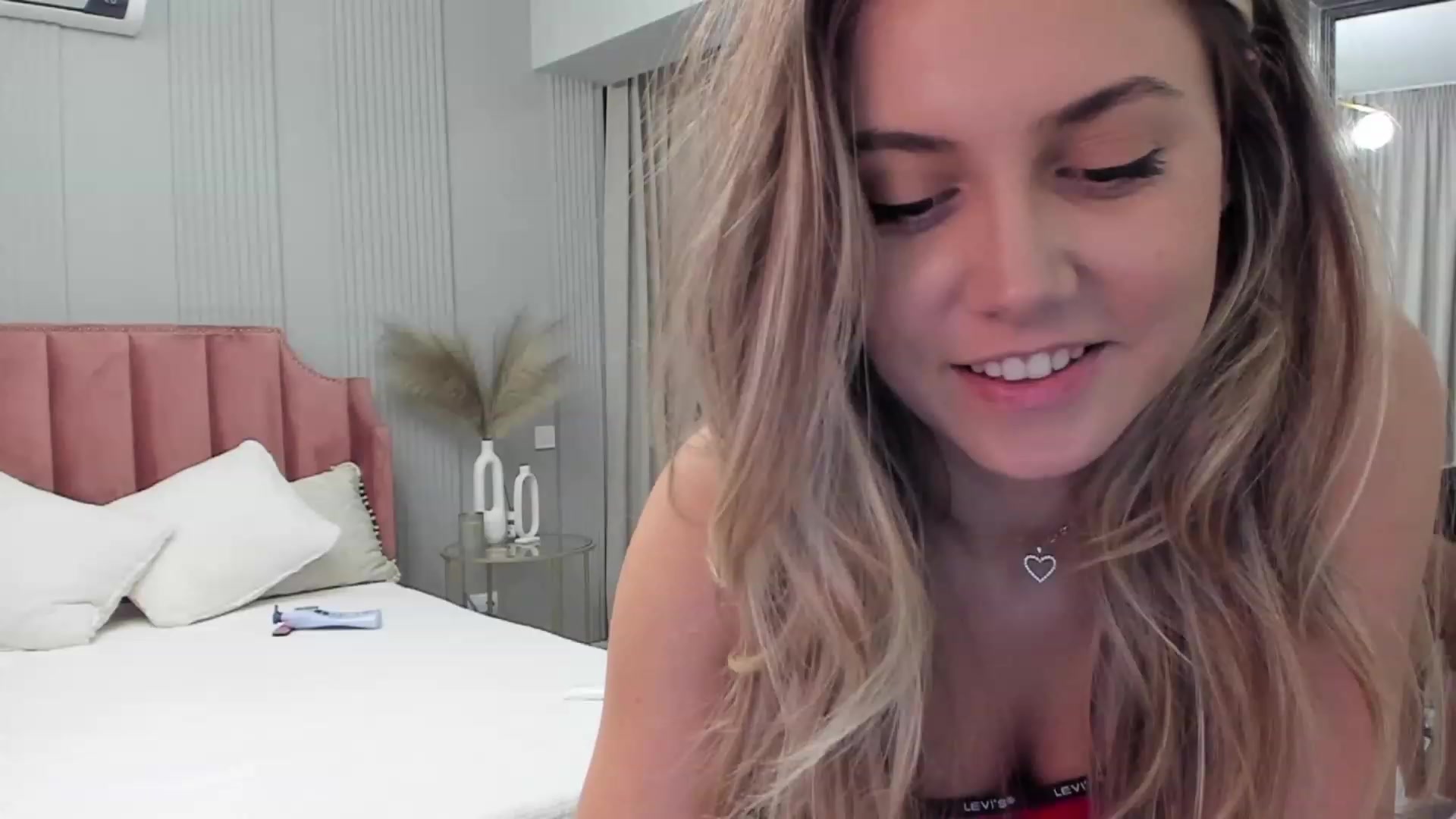Gallery image thumbnail from NellieCutest's myfreecams stream on, 10/21/2023, 19:49 image 16 of 20