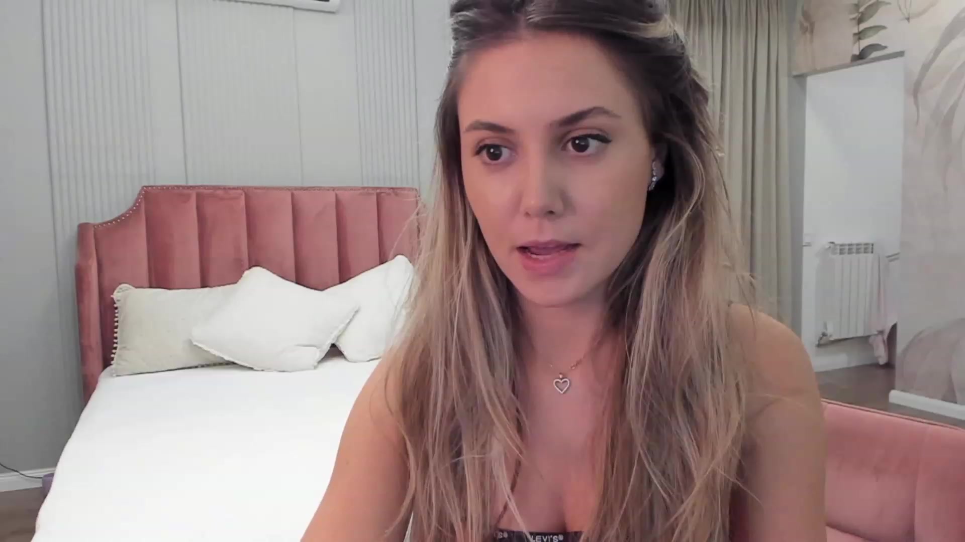 Gallery image thumbnail from NellieCutest's myfreecams stream on, 10/21/2023, 19:49 image 8 of 20