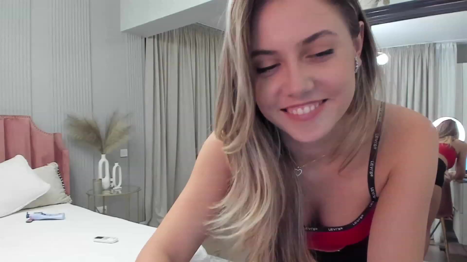 Gallery image thumbnail from NellieCutest's myfreecams stream on, 10/21/2023, 22:08 image 4 of 20