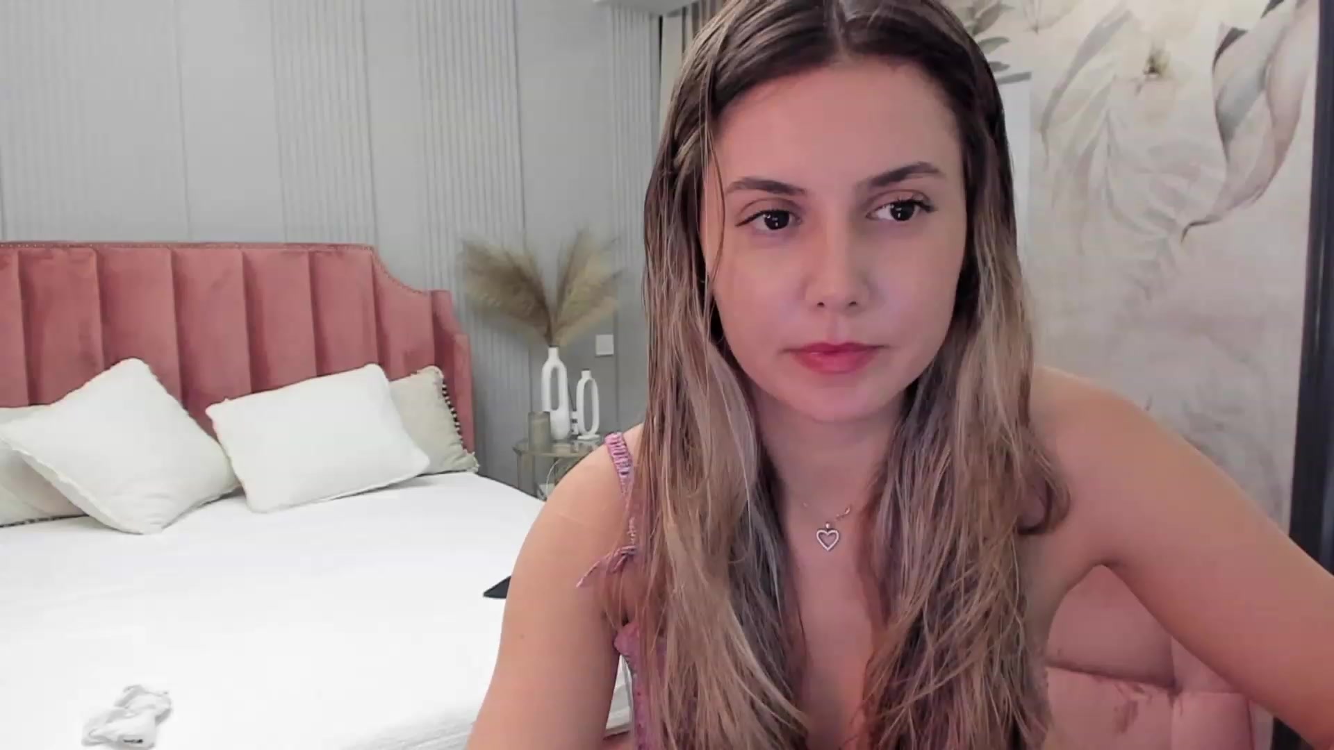 Gallery image thumbnail from NellieCutest's myfreecams stream on, 10/22/2023, 20:10 image 4 of 20