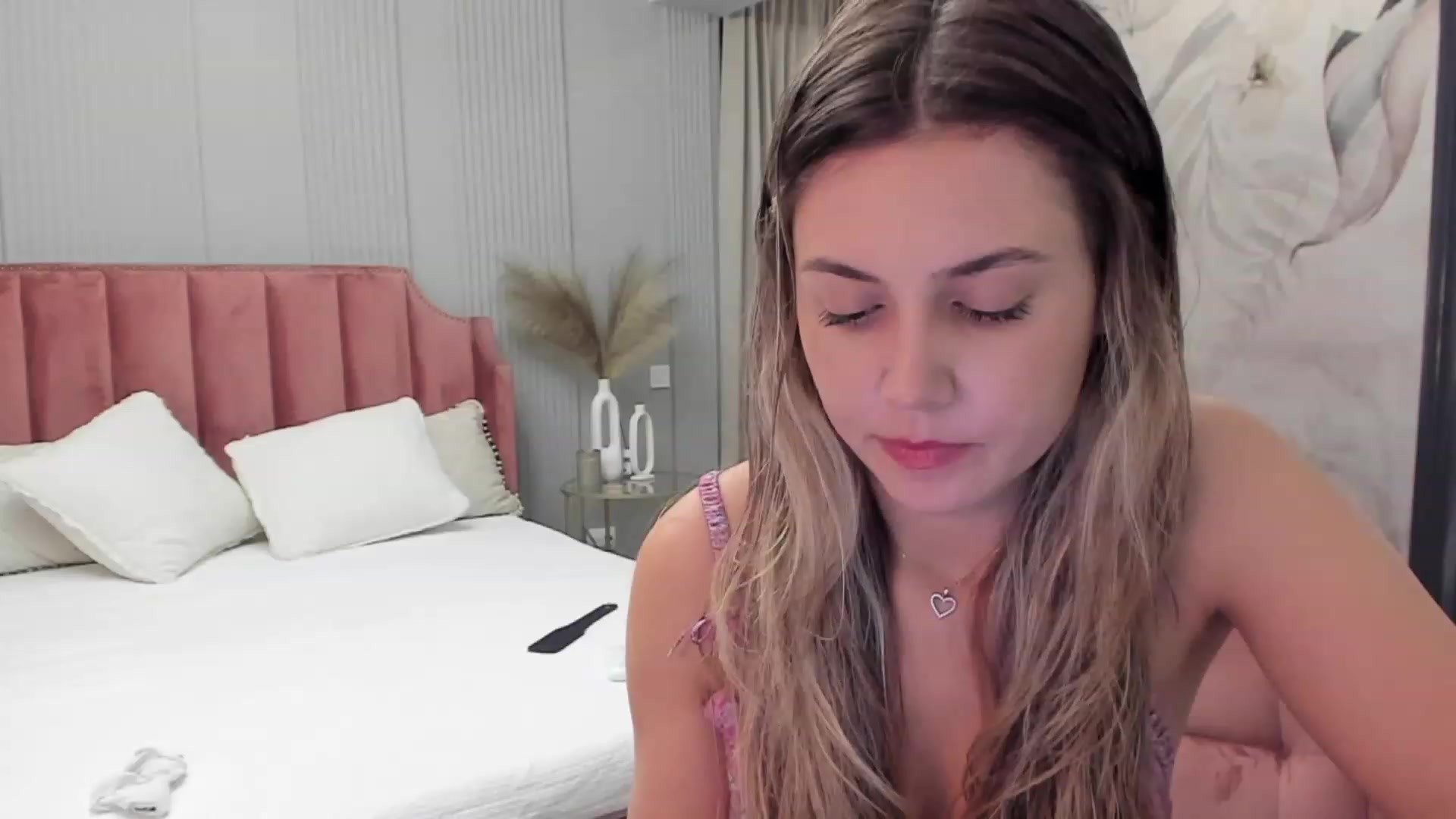 Gallery image thumbnail from NellieCutest's myfreecams stream on, 10/22/2023, 20:10 image 3 of 20