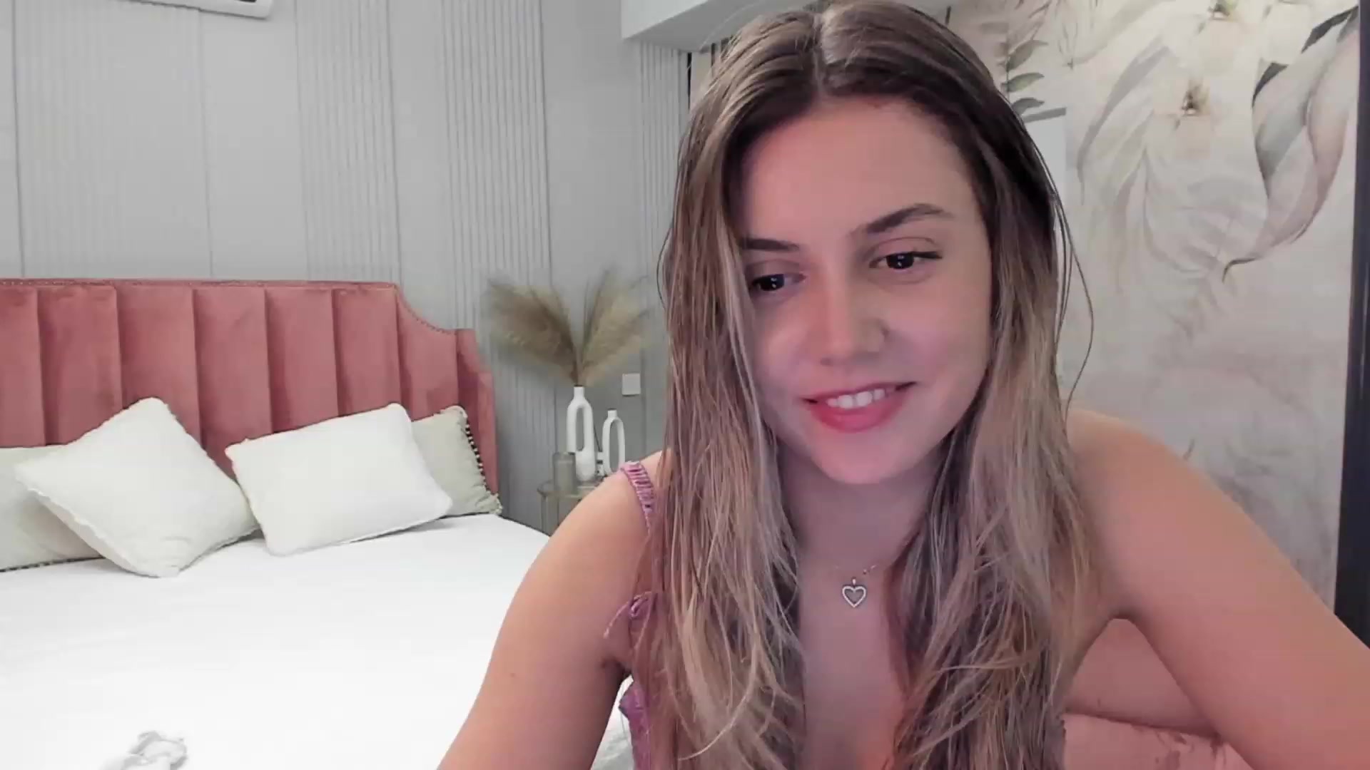 Gallery image thumbnail from NellieCutest's myfreecams stream on, 10/22/2023, 20:10 image 2 of 20