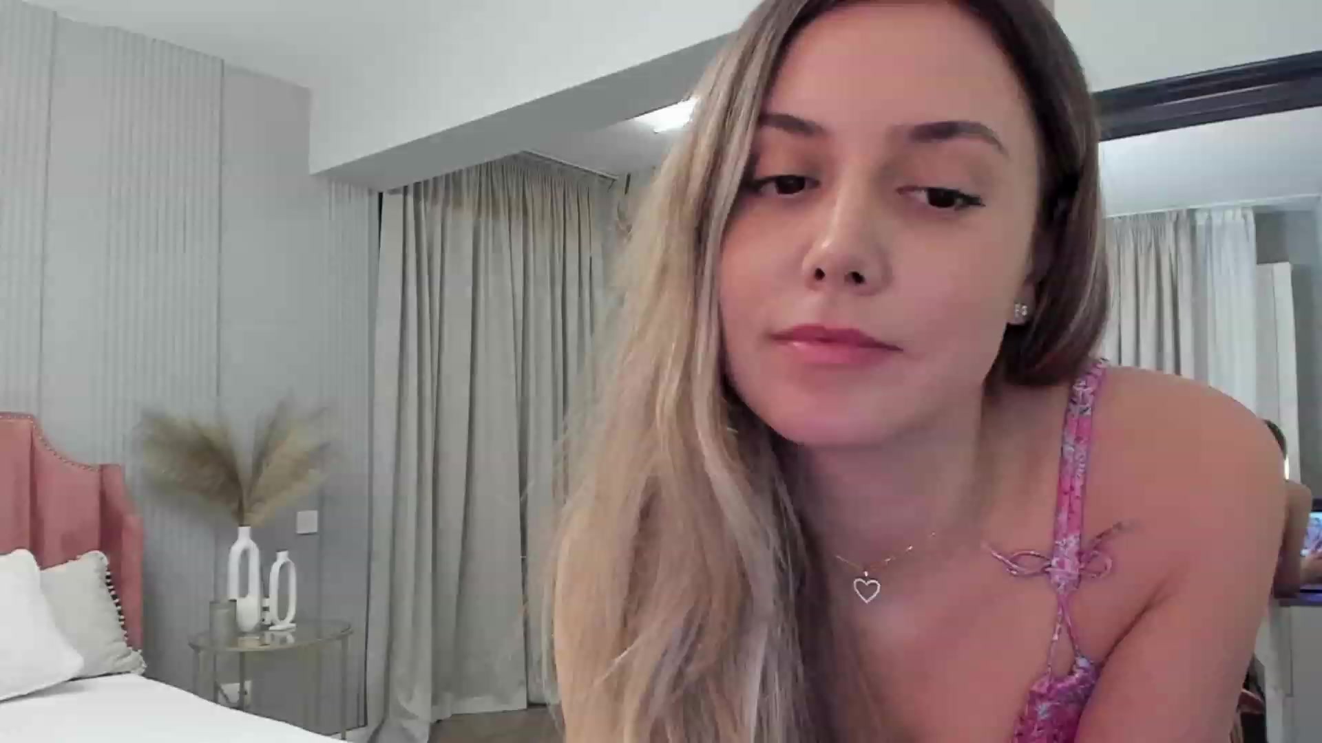 Gallery image thumbnail from NellieCutest's myfreecams stream on, 10/22/2023, 21:03 image 1 of 20