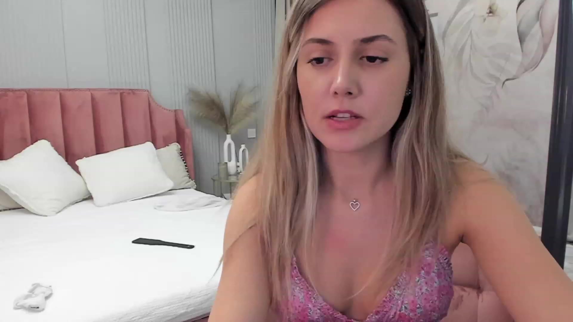 Gallery image thumbnail from NellieCutest's myfreecams stream on, 10/22/2023, 21:03 image 18 of 20