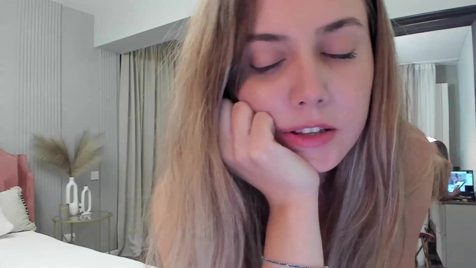 Gallery image thumbnail from NellieCutest's myfreecams stream on, 10/22/2023, 21:03 image 5 of 20