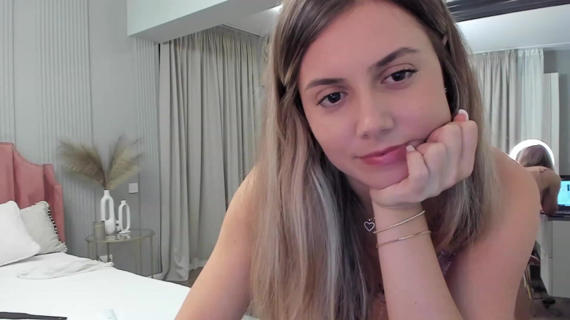 Gallery image thumbnail from NellieCutest's myfreecams stream on, 10/22/2023, 21:03 image 13 of 20