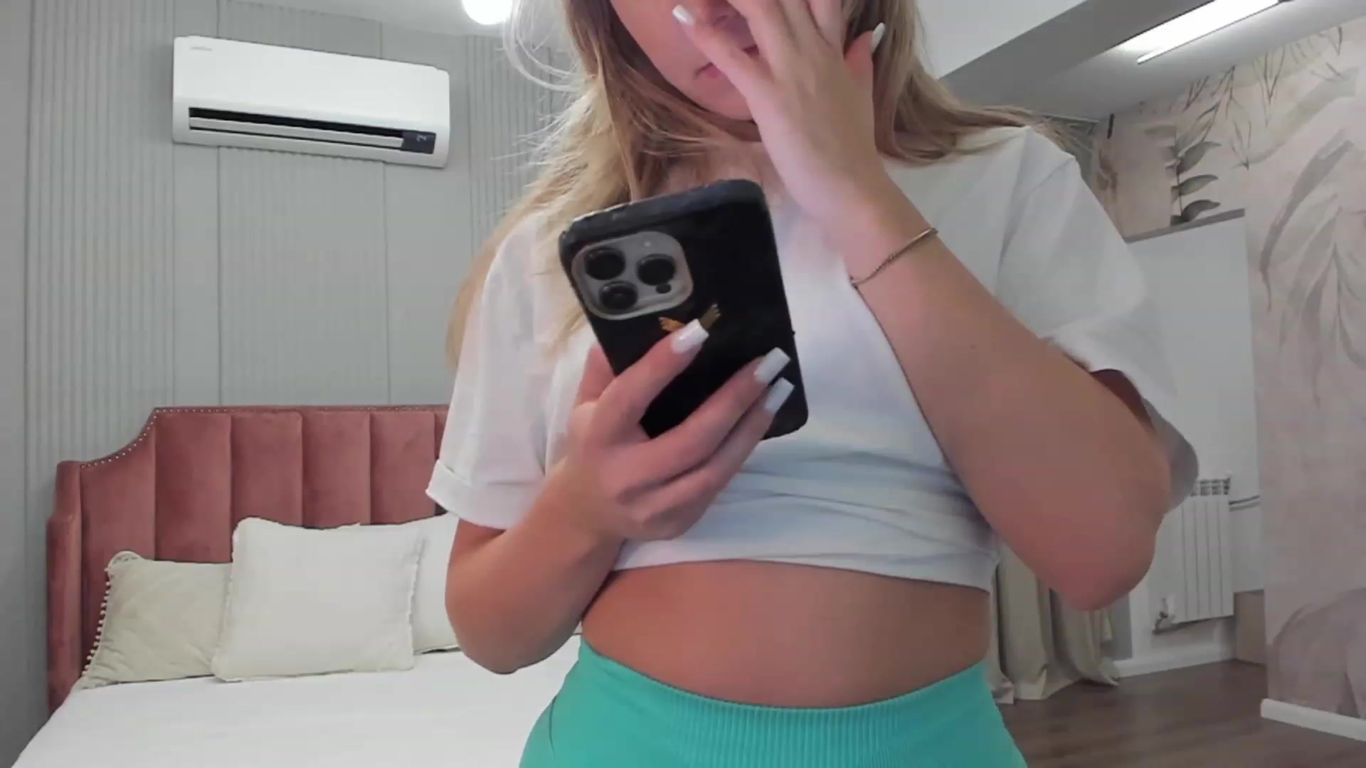 Gallery image thumbnail from NellieCutest's myfreecams stream on, 10/28/2023, 21:58 image 2 of 20
