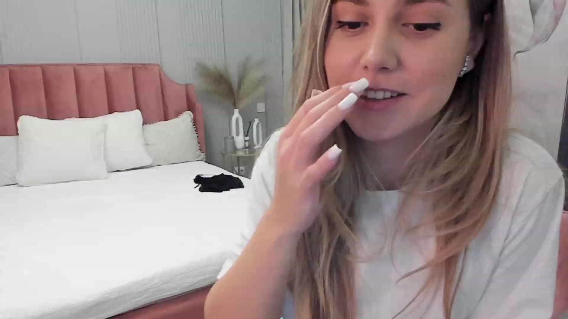 Gallery image thumbnail from NellieCutest's myfreecams stream on, 10/28/2023, 21:58 image 6 of 20