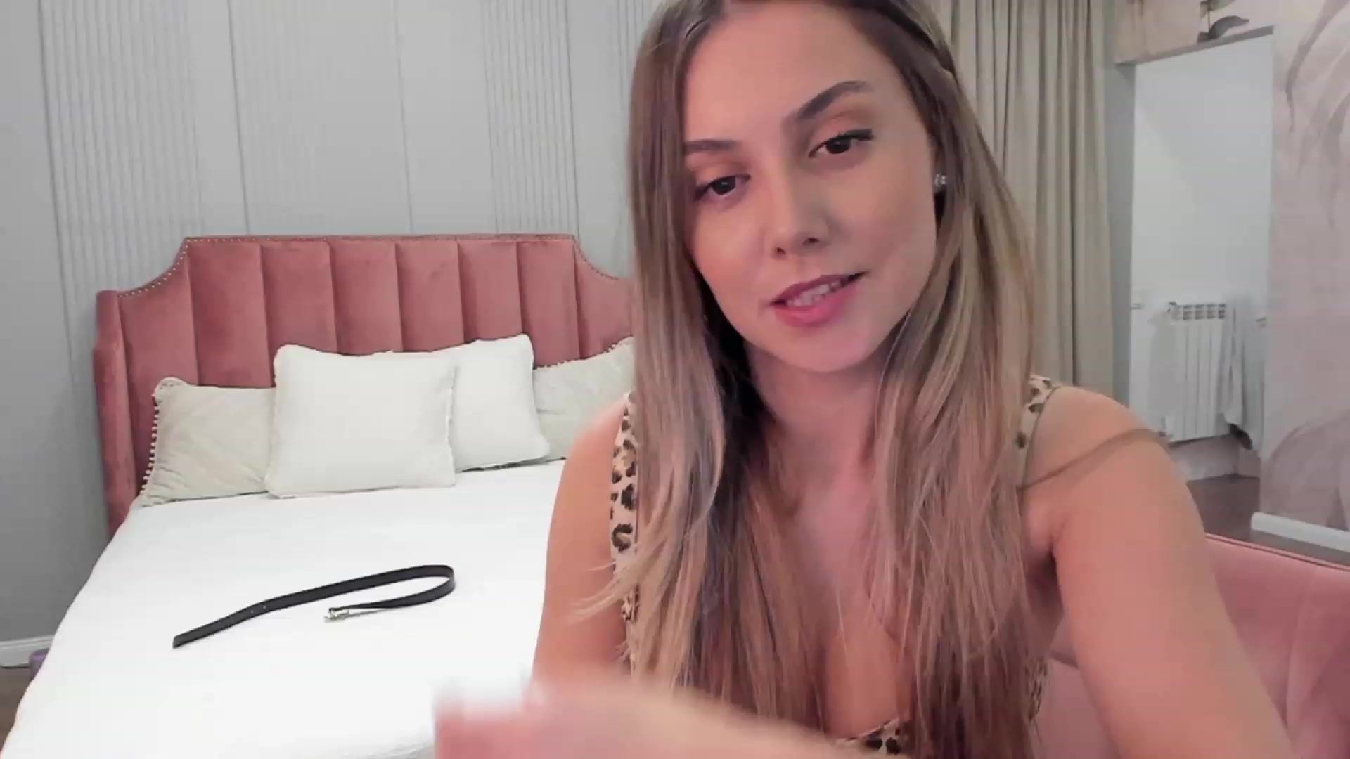 Gallery image thumbnail from NellieCutest's myfreecams stream on, 10/29/2023, 21:50 image 3 of 20