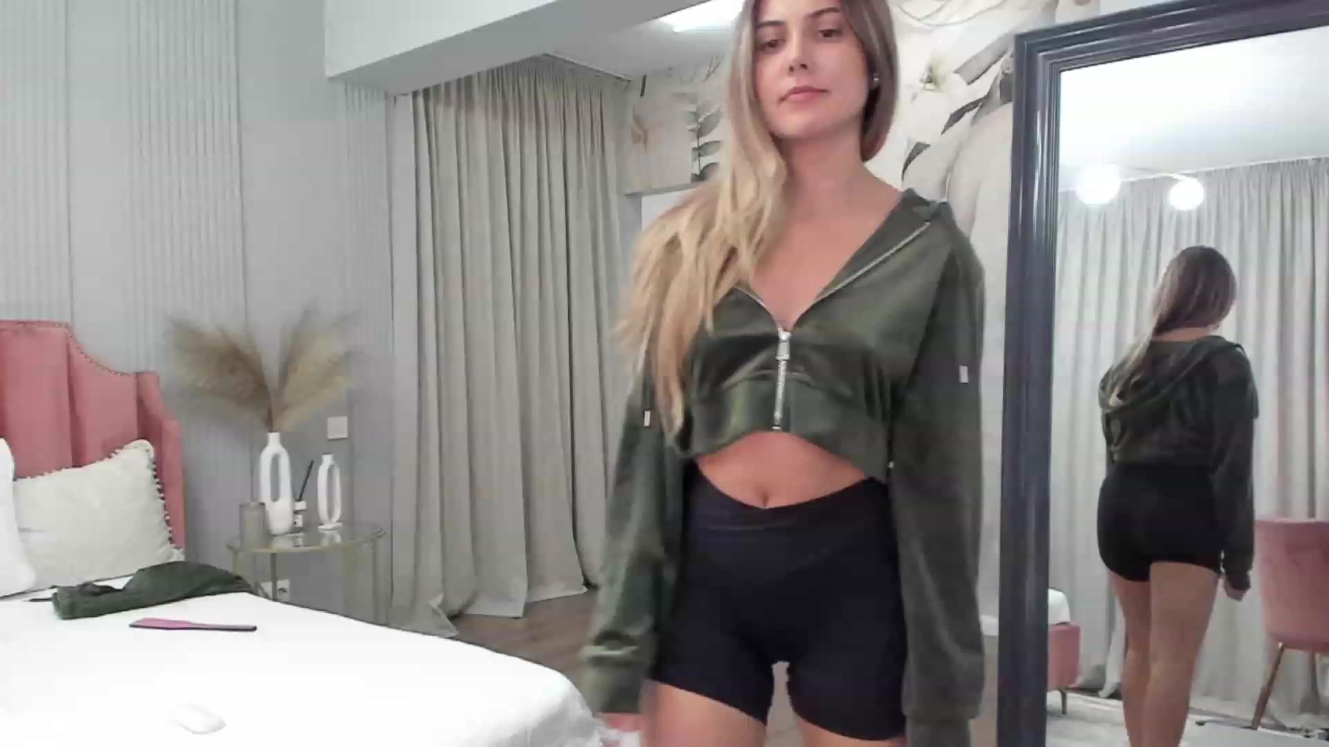 Gallery image thumbnail from NellieCutest's myfreecams stream on, 11/02/2023, 22:55 image 6 of 20
