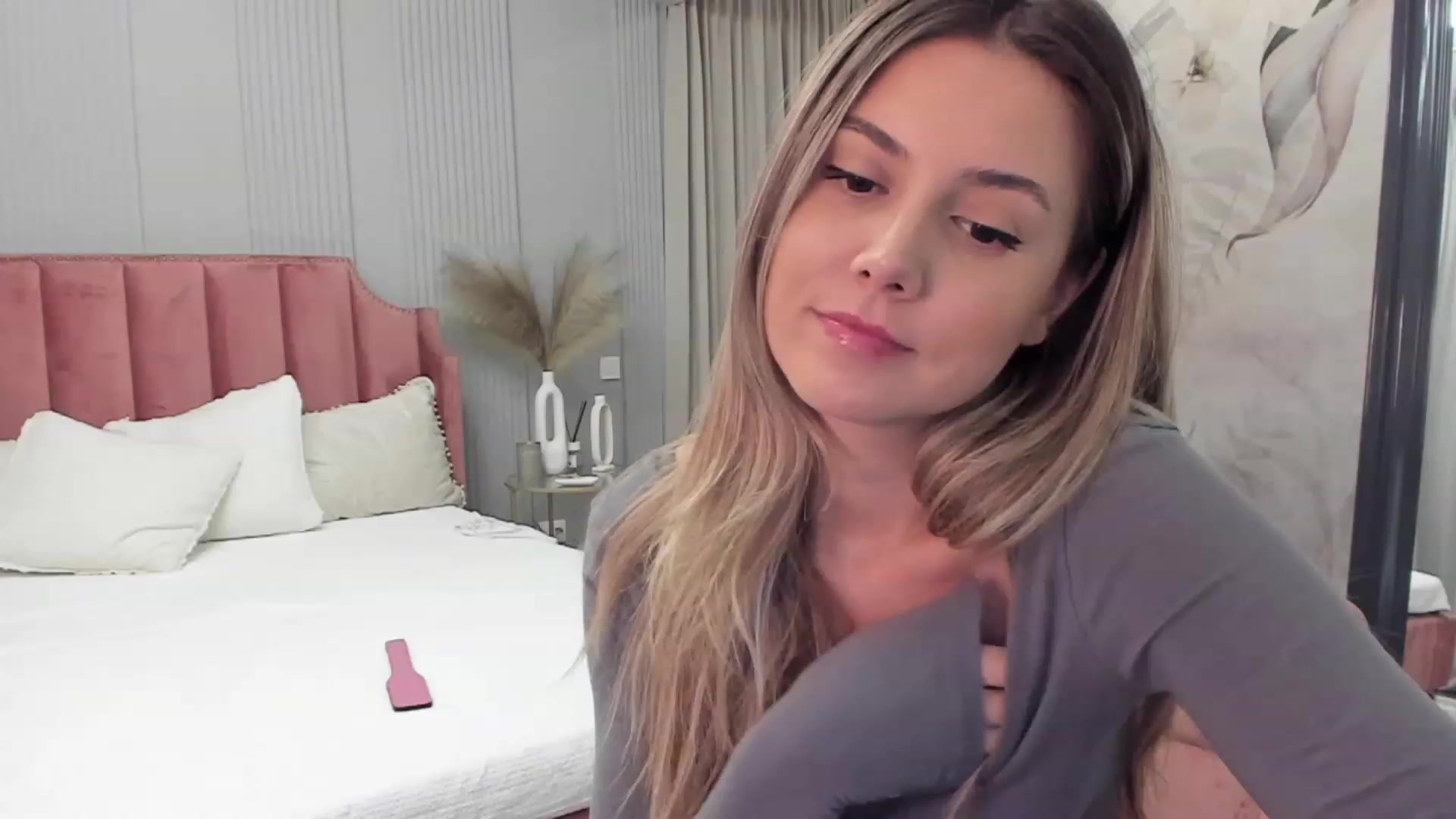 Gallery image thumbnail from NellieCutest's myfreecams stream on, 11/03/2023, 22:23 image 1 of 20