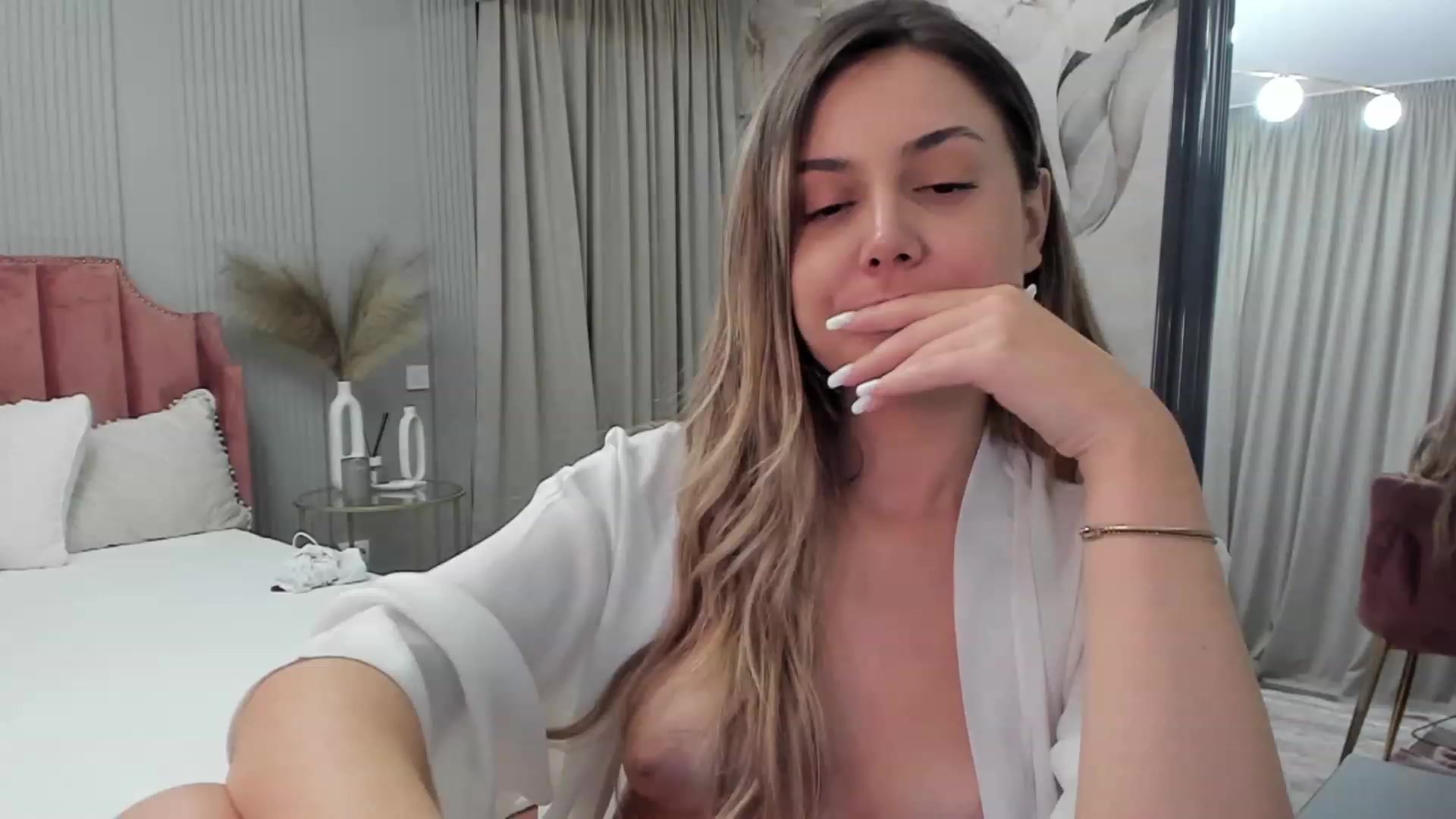 Gallery image thumbnail from NellieCutest's myfreecams stream on, 11/05/2023, 23:37 image 14 of 20