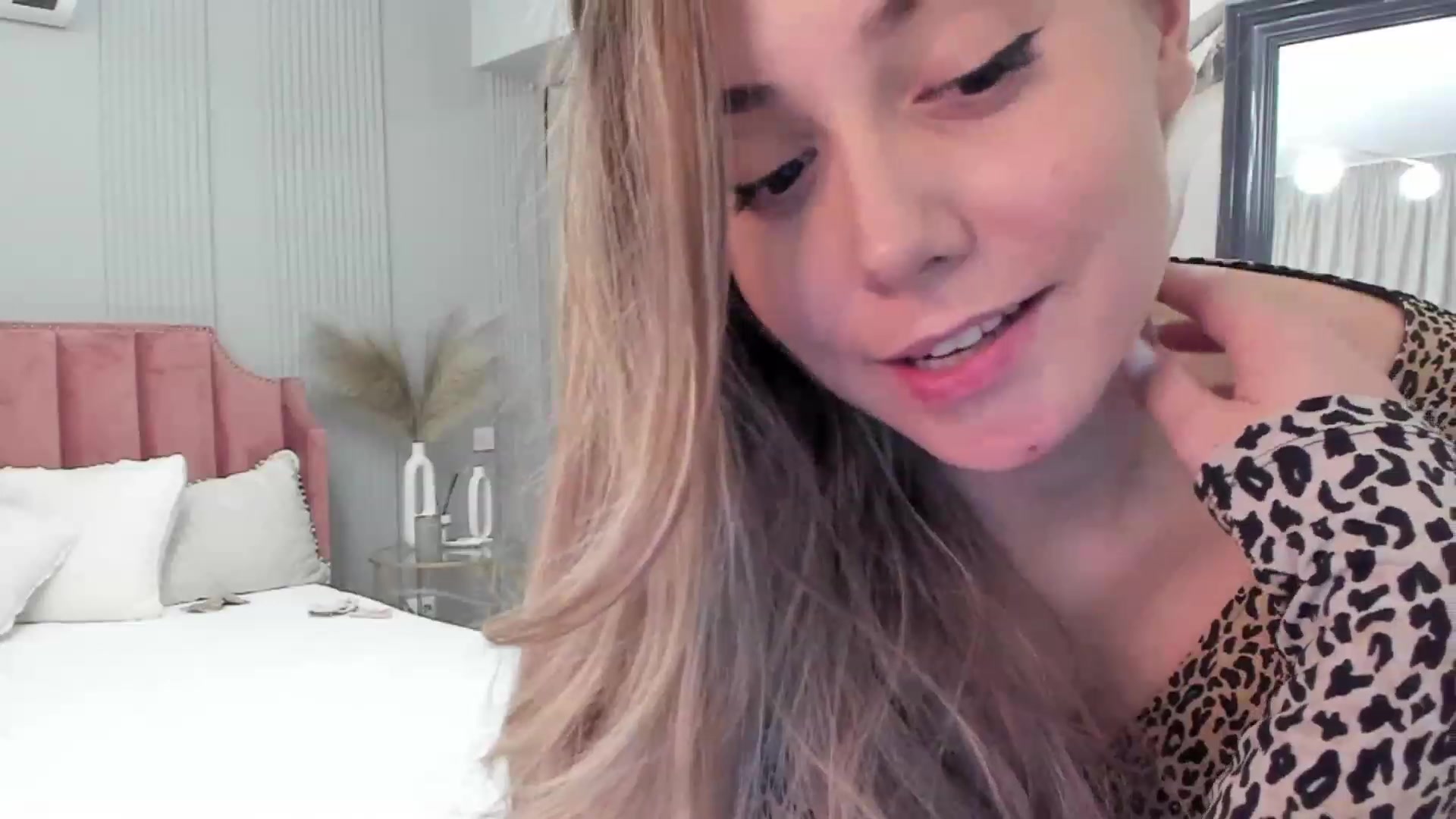 Gallery image thumbnail from NellieCutest's myfreecams stream on, 11/09/2023, 22:40 image 12 of 20