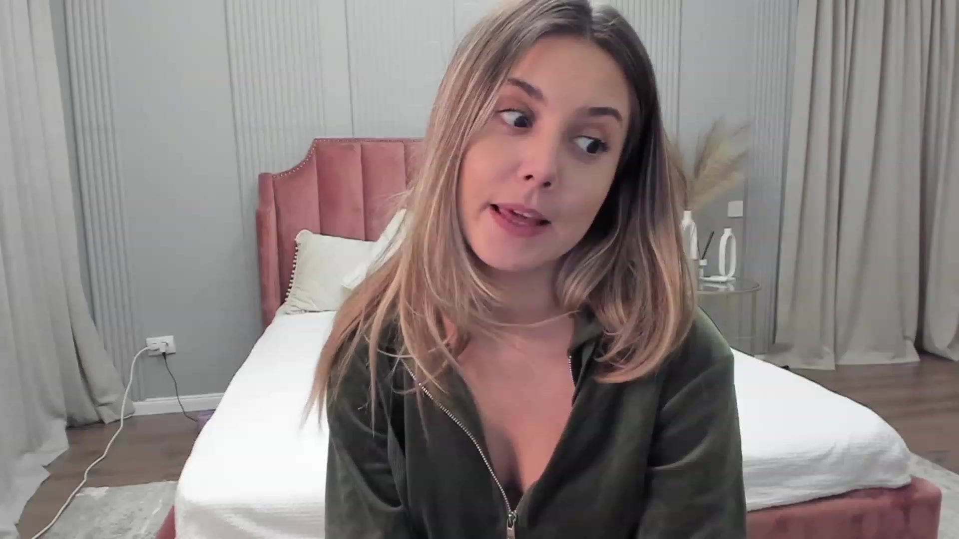 Gallery image thumbnail from NellieCutest's myfreecams stream on, 11/10/2023, 22:28 image 4 of 20