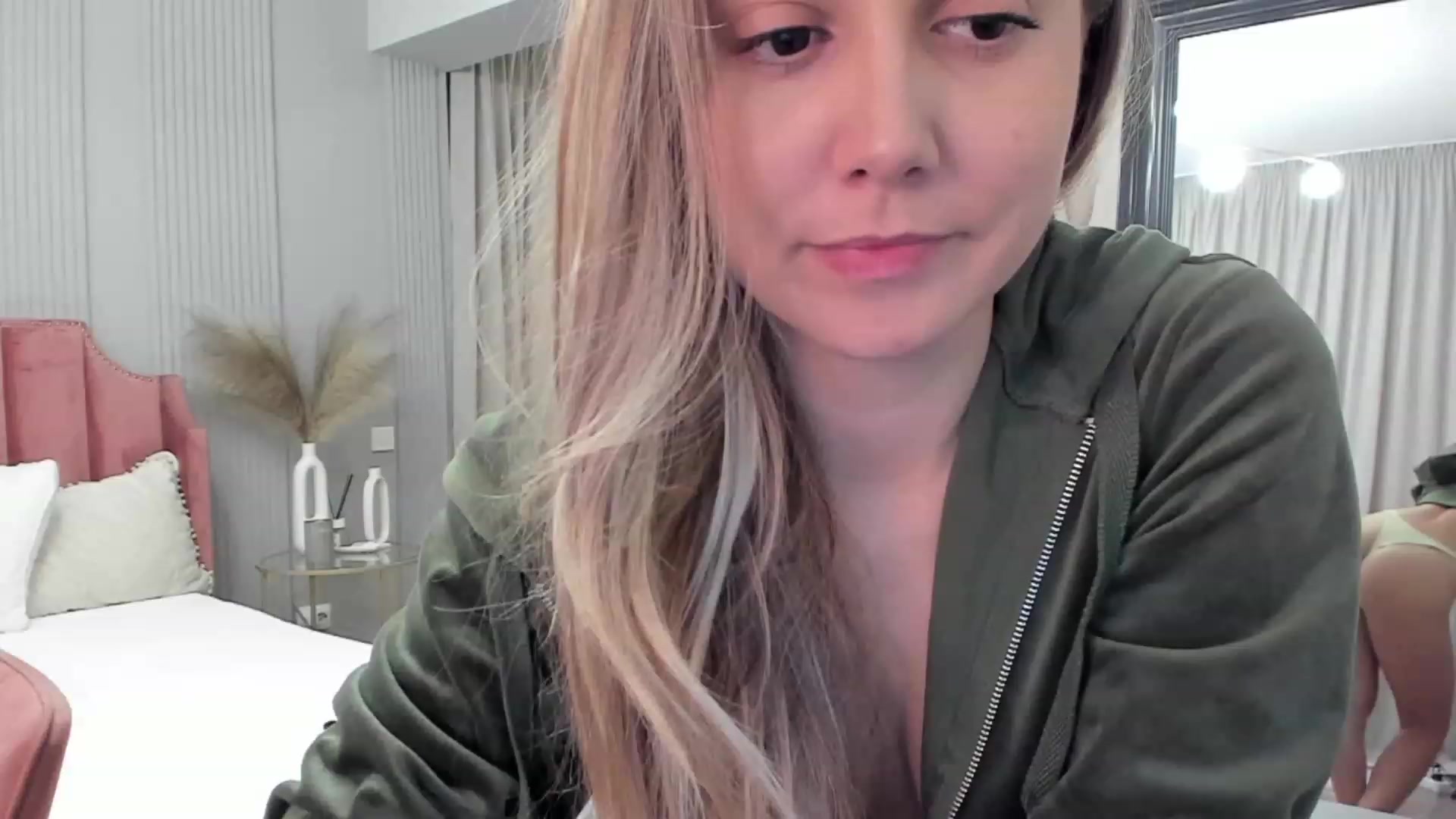 Gallery image thumbnail from NellieCutest's myfreecams stream on, 11/11/2023, 24:06 image 10 of 20