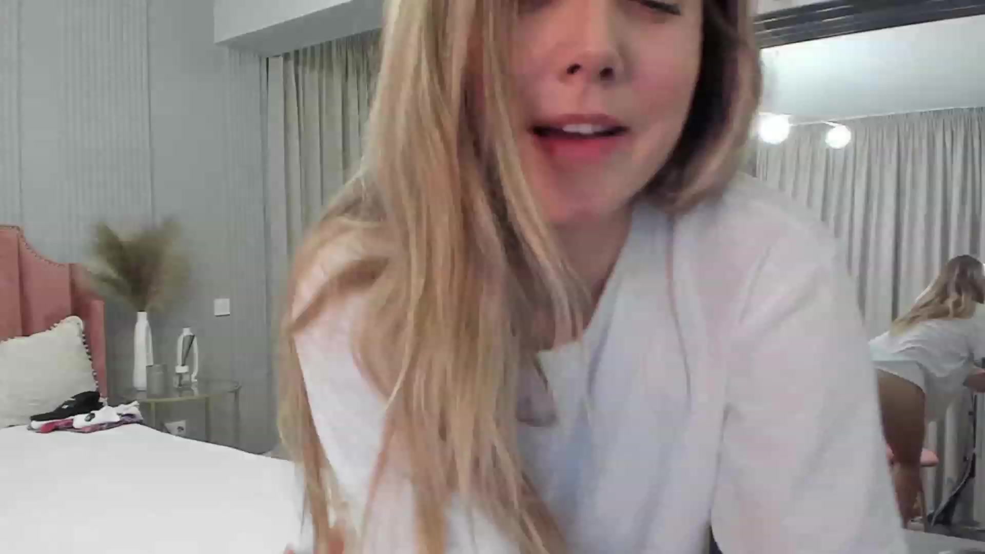 Gallery image thumbnail from NellieCutest's myfreecams stream on, 11/12/2023, 22:04 image 7 of 20