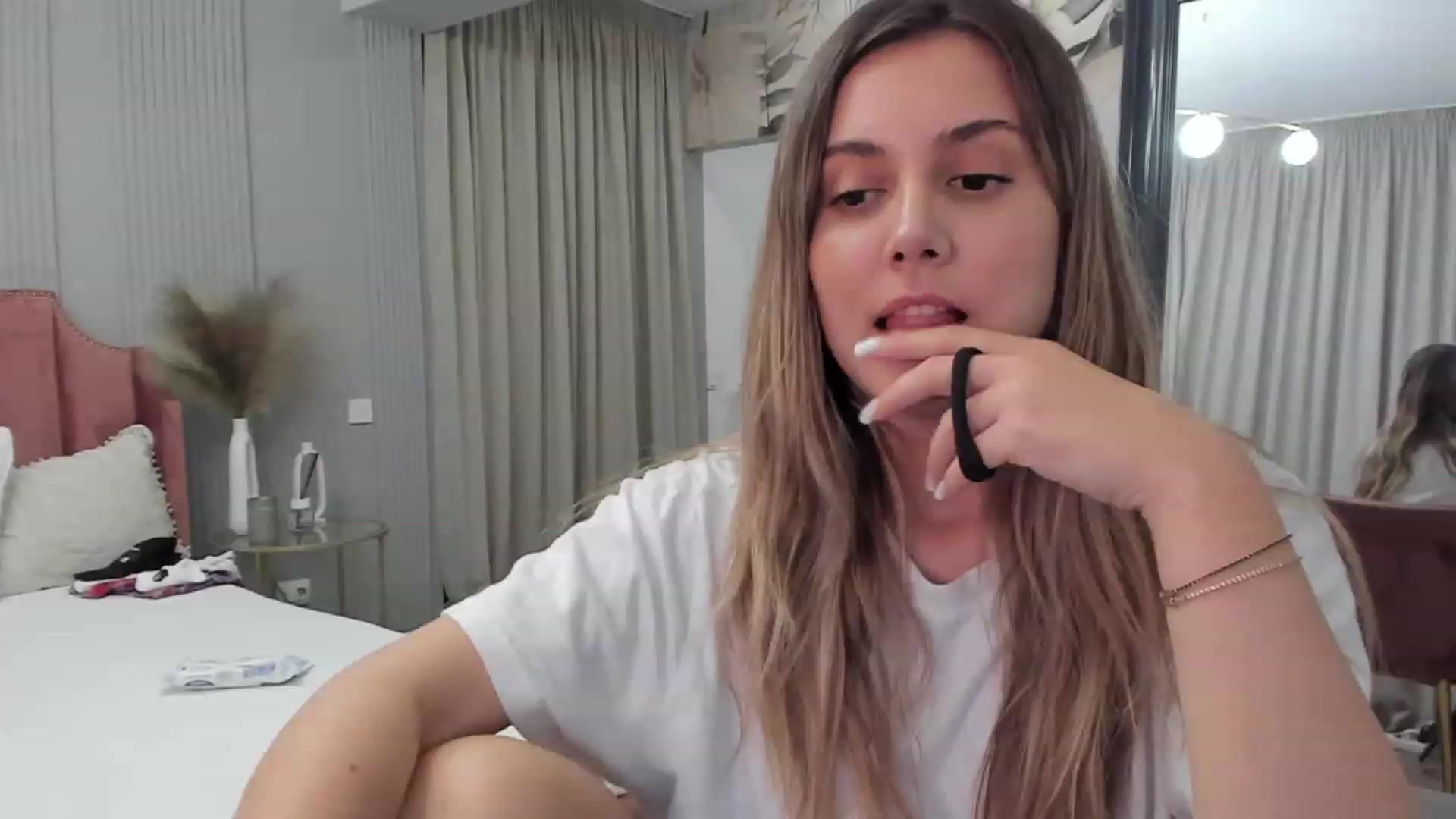 Gallery image thumbnail from NellieCutest's myfreecams stream on, 11/12/2023, 22:04 image 19 of 20