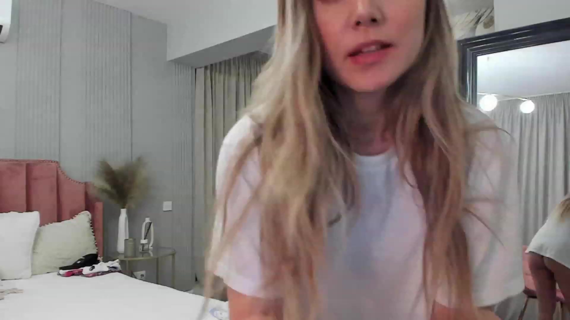 Gallery image thumbnail from NellieCutest's myfreecams stream on, 11/12/2023, 22:04 image 9 of 20