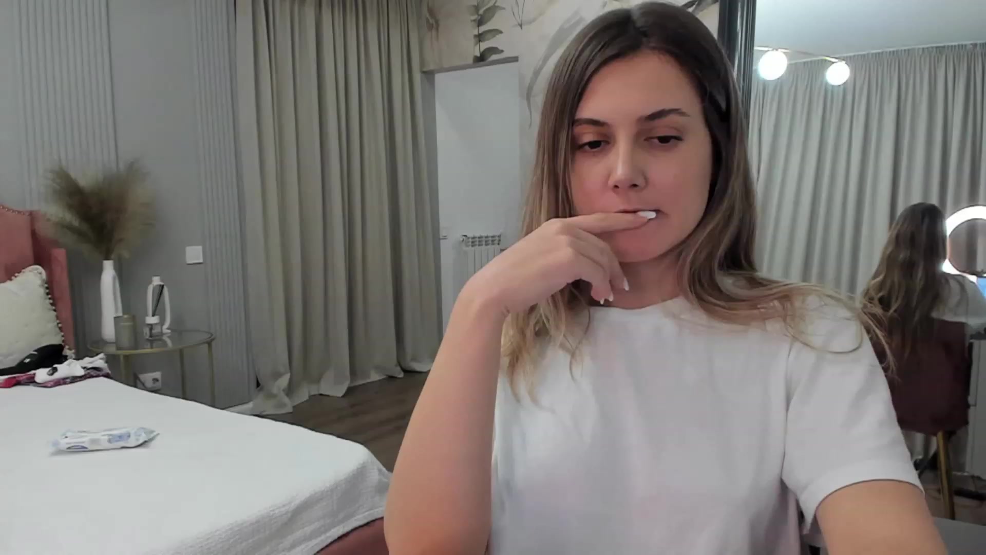 Gallery image thumbnail from NellieCutest's myfreecams stream on, 11/12/2023, 23:34 image 9 of 20