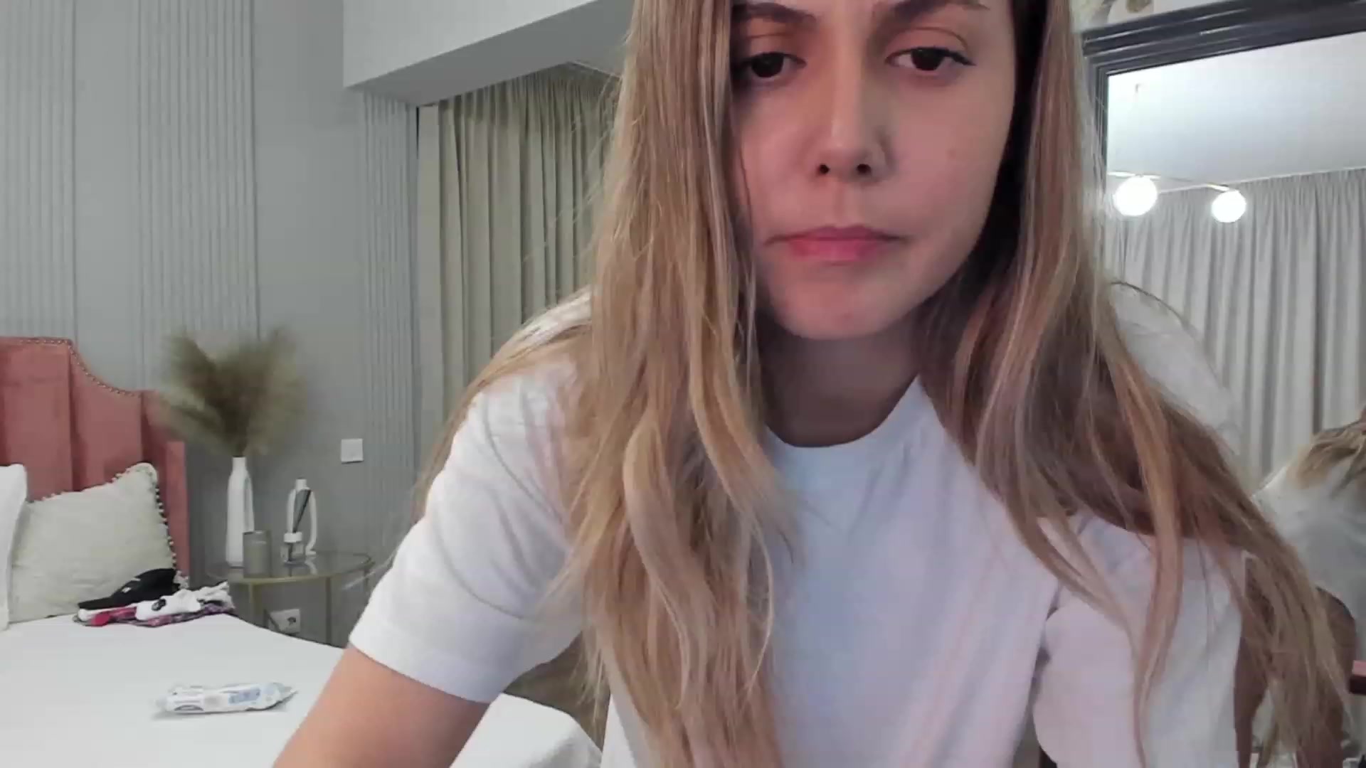 Gallery image thumbnail from NellieCutest's myfreecams stream on, 11/12/2023, 23:34 image 6 of 20