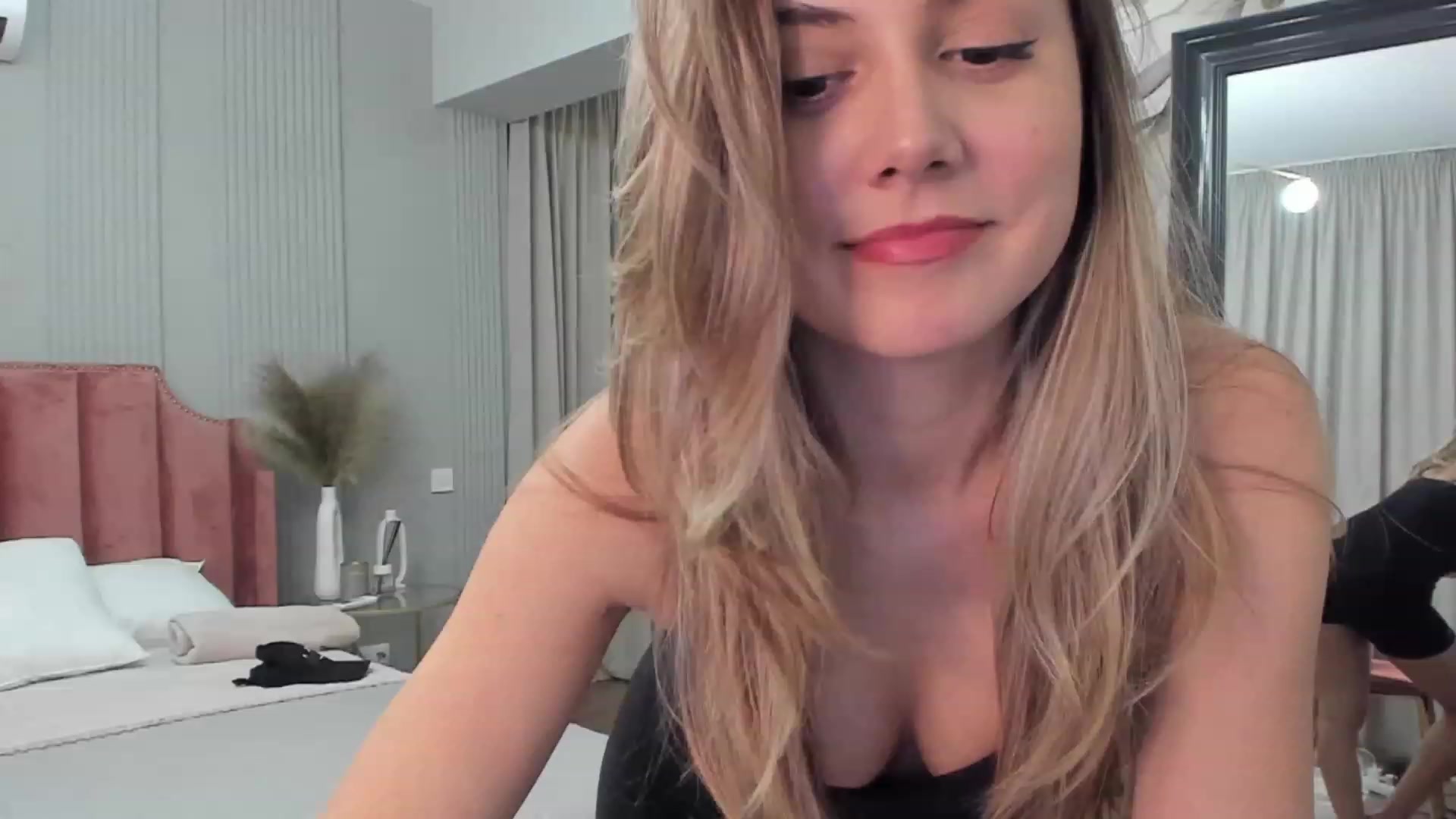 Gallery image thumbnail from NellieCutest's myfreecams stream on, 11/16/2023, 21:29 image 8 of 20