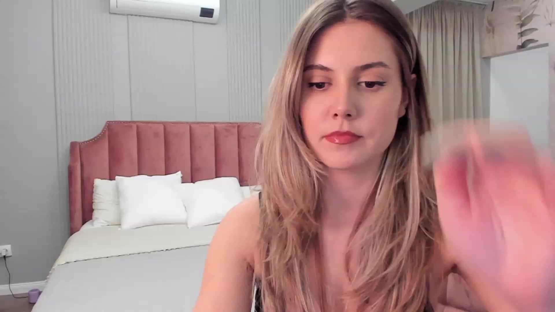 Gallery image thumbnail from NellieCutest's myfreecams stream on, 11/16/2023, 21:29 image 5 of 20