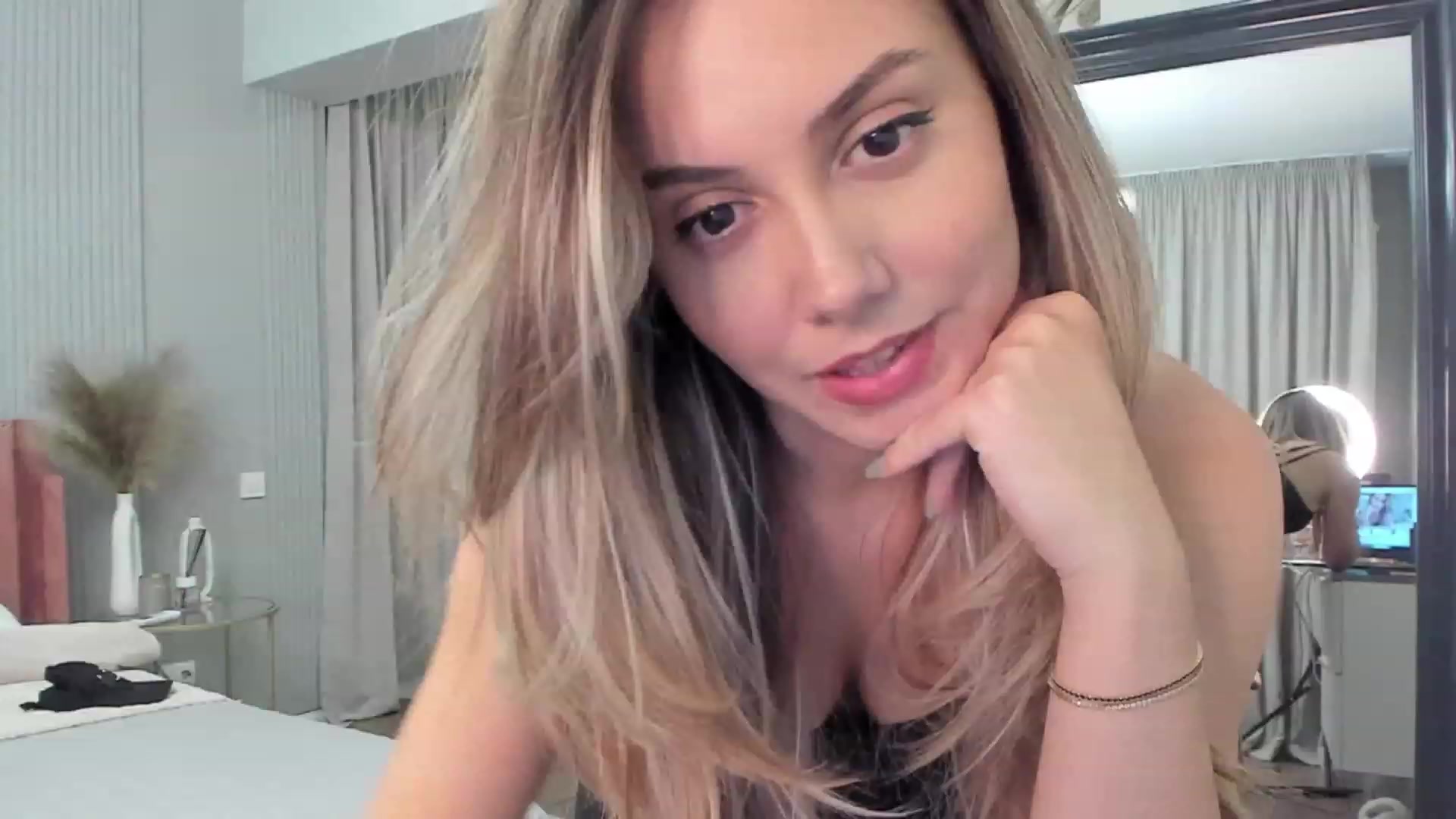 Gallery image thumbnail from NellieCutest's myfreecams stream on, 11/16/2023, 21:29 image 13 of 20