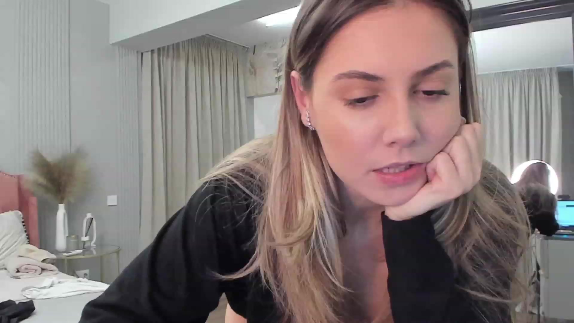 Gallery image thumbnail from NellieCutest's myfreecams stream on, 11/17/2023, 21:43 image 16 of 20