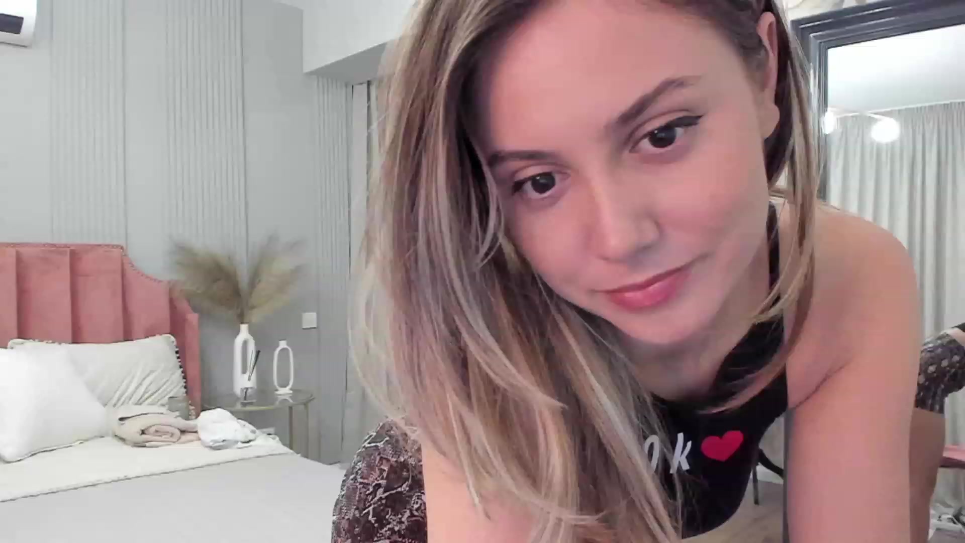 Gallery image thumbnail from NellieCutest's myfreecams stream on, 11/18/2023, 23:11 image 7 of 20