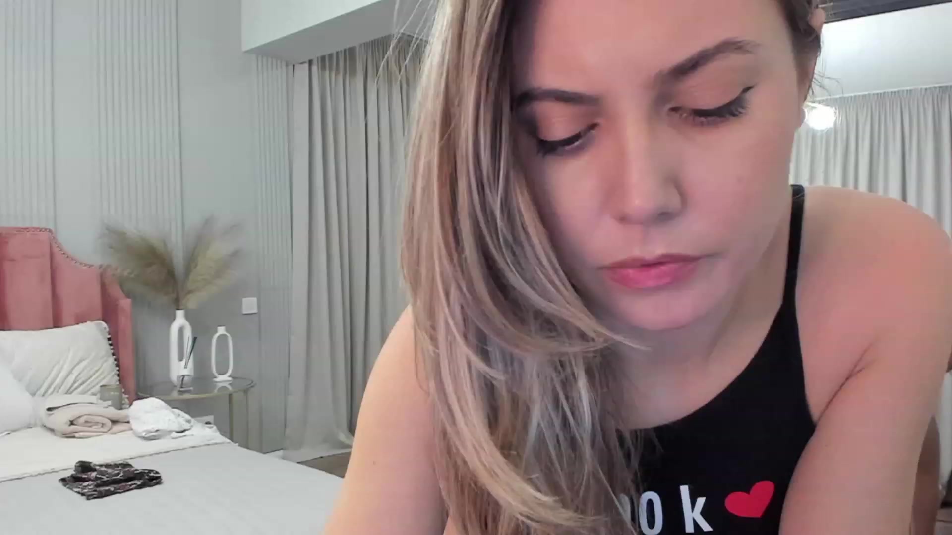 Gallery image thumbnail from NellieCutest's myfreecams stream on, 11/18/2023, 23:11 image 13 of 20