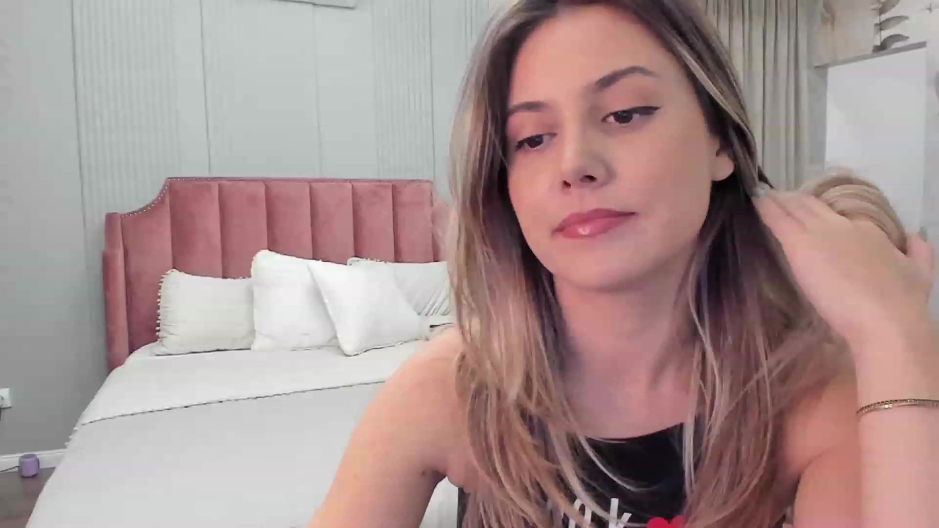 Gallery image thumbnail from NellieCutest's myfreecams stream on, 11/18/2023, 23:11 image 1 of 20