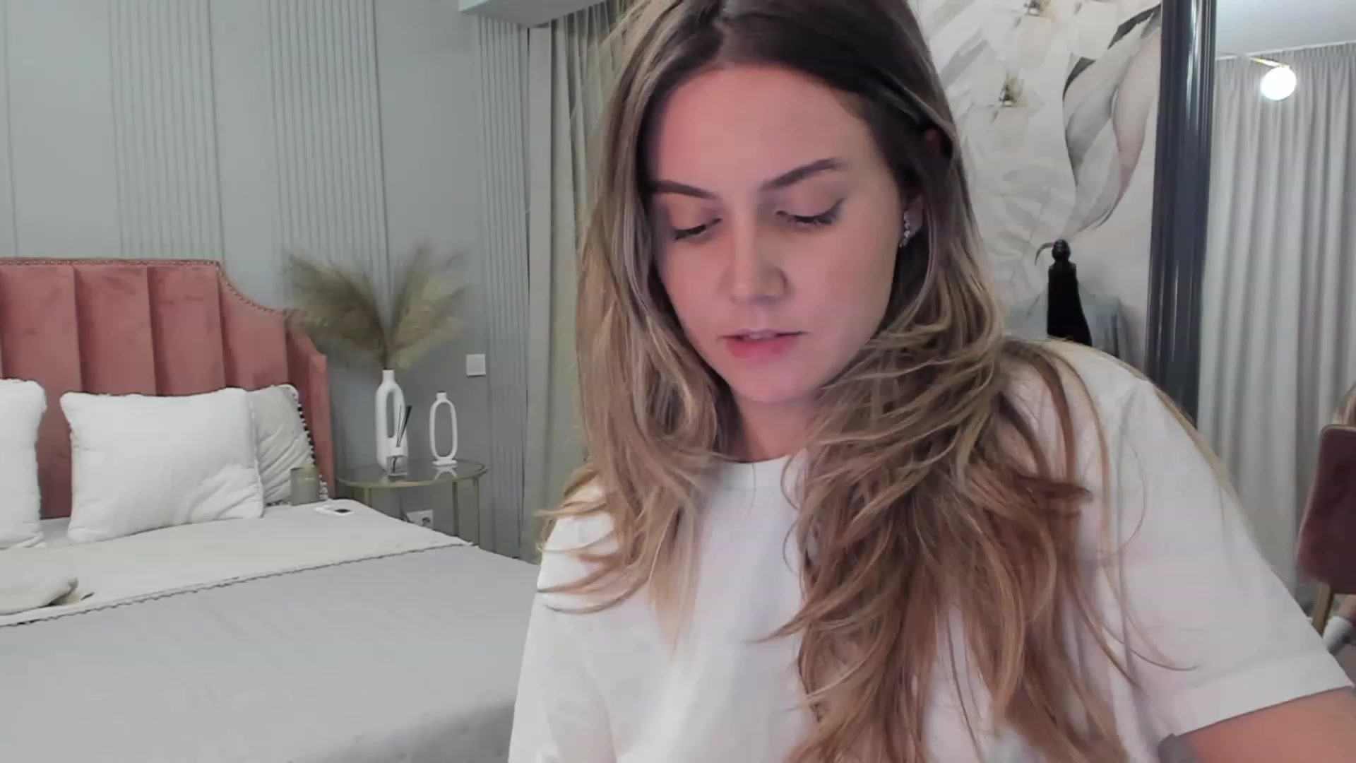 Gallery image thumbnail from NellieCutest's myfreecams stream on, 11/23/2023, 22:56 image 6 of 20