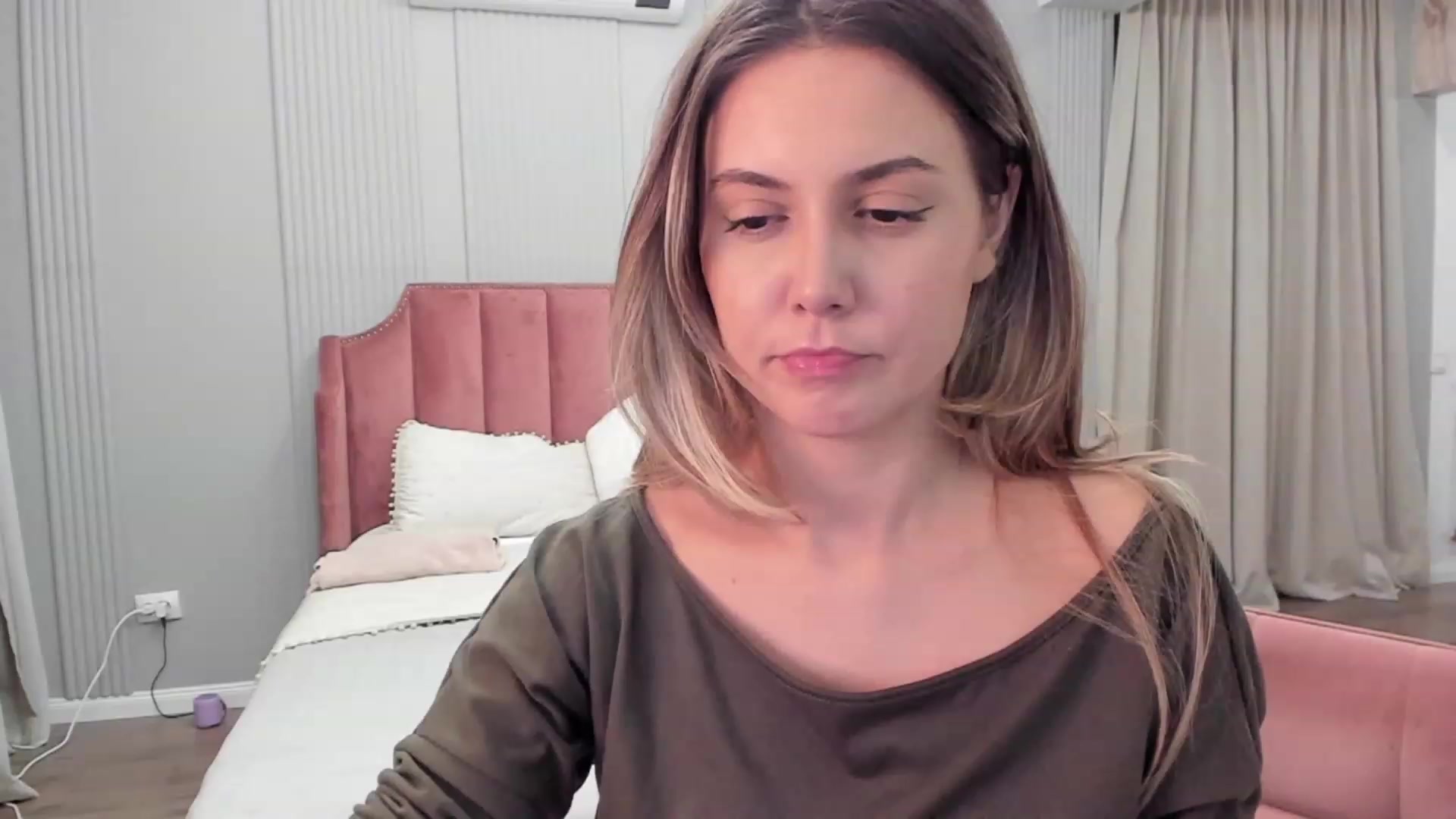 Gallery image thumbnail from NellieCutest's myfreecams stream on, 11/24/2023, 23:09 image 3 of 20