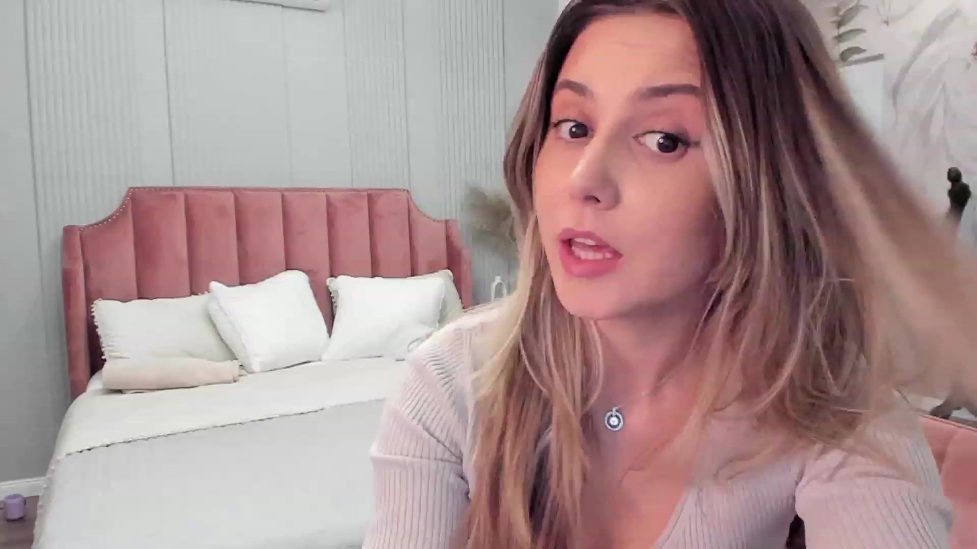 Gallery image thumbnail from NellieCutest's myfreecams stream on, 11/25/2023, 21:14 image 19 of 20