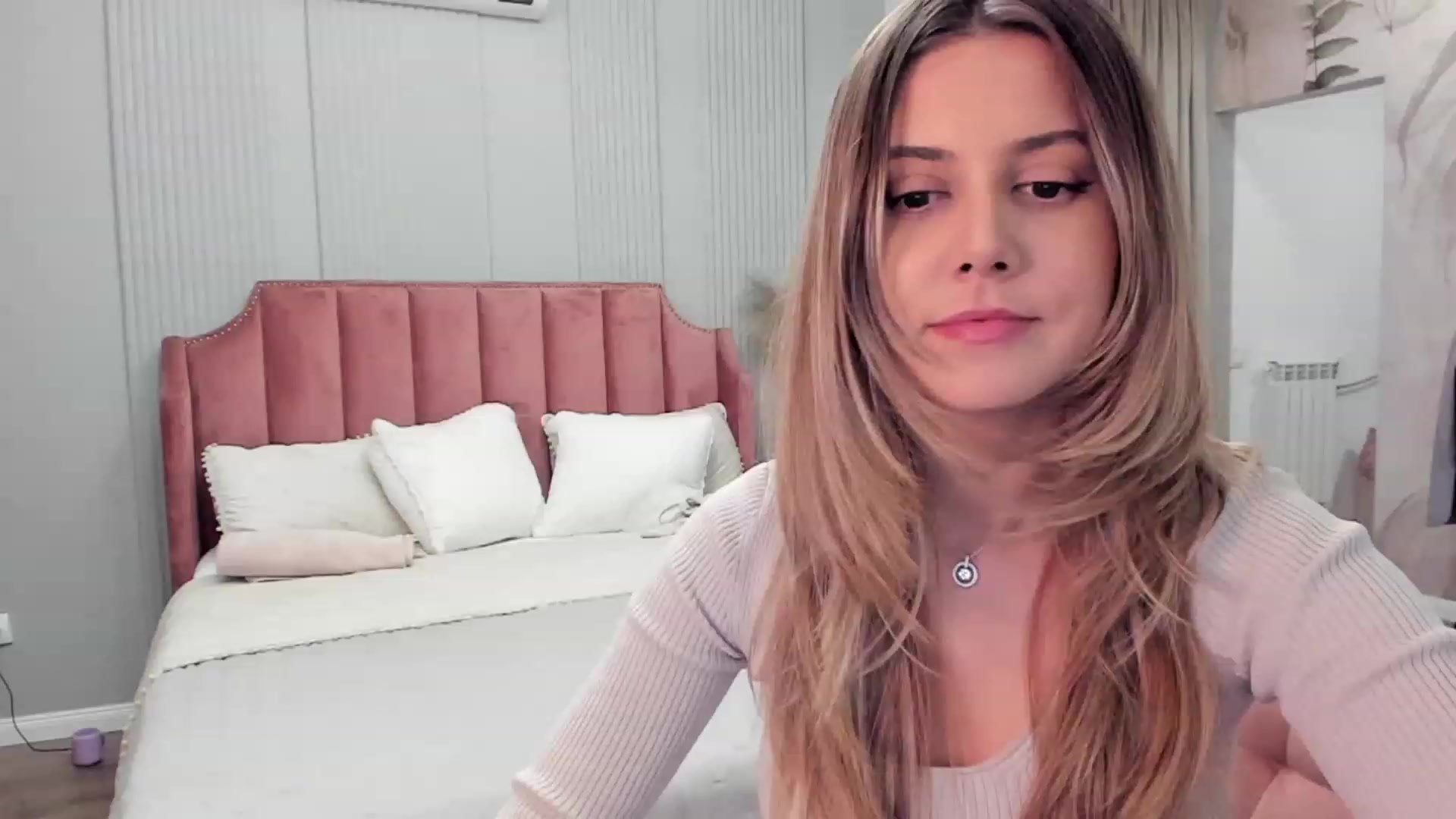 Gallery image thumbnail from NellieCutest's myfreecams stream on, 11/25/2023, 21:14 image 20 of 20