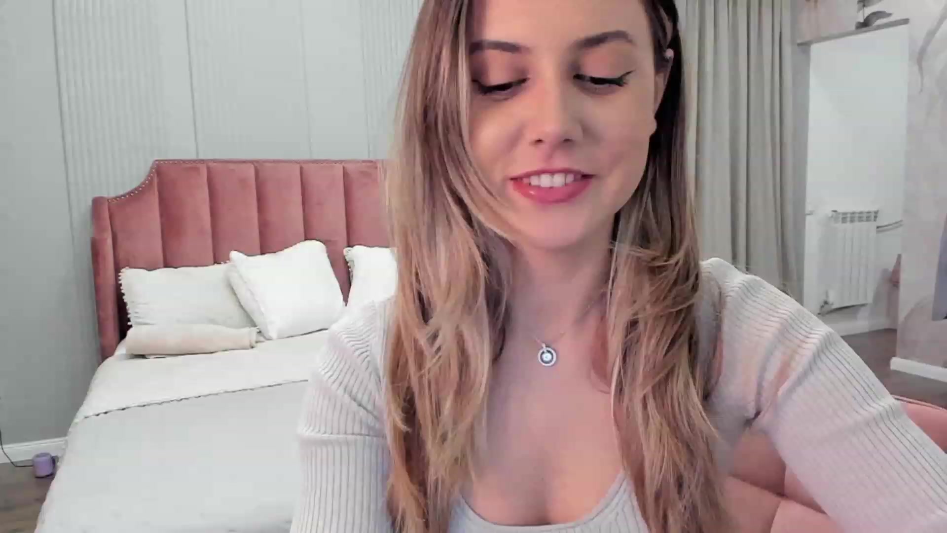 Gallery image thumbnail from NellieCutest's myfreecams stream on, 11/25/2023, 21:14 image 5 of 20